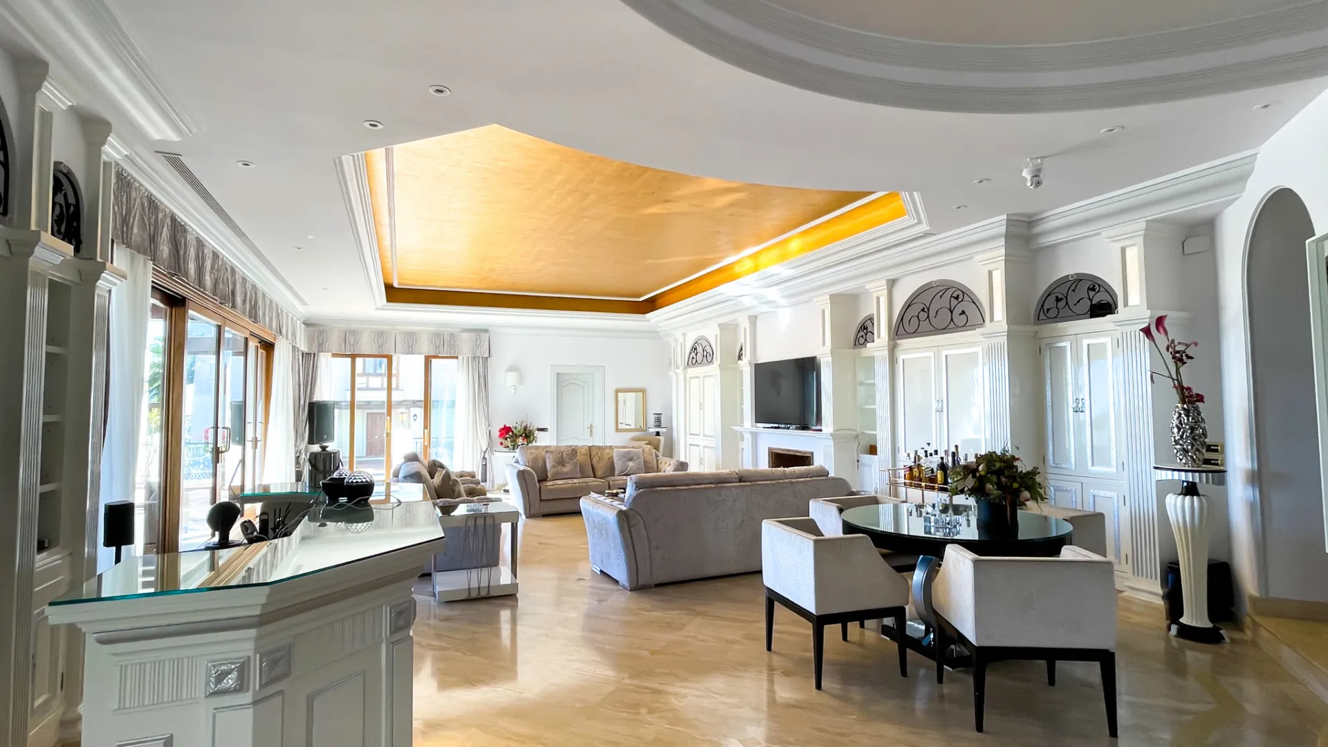 Villa for sale in Paraiso Alto with 16 bedrooms