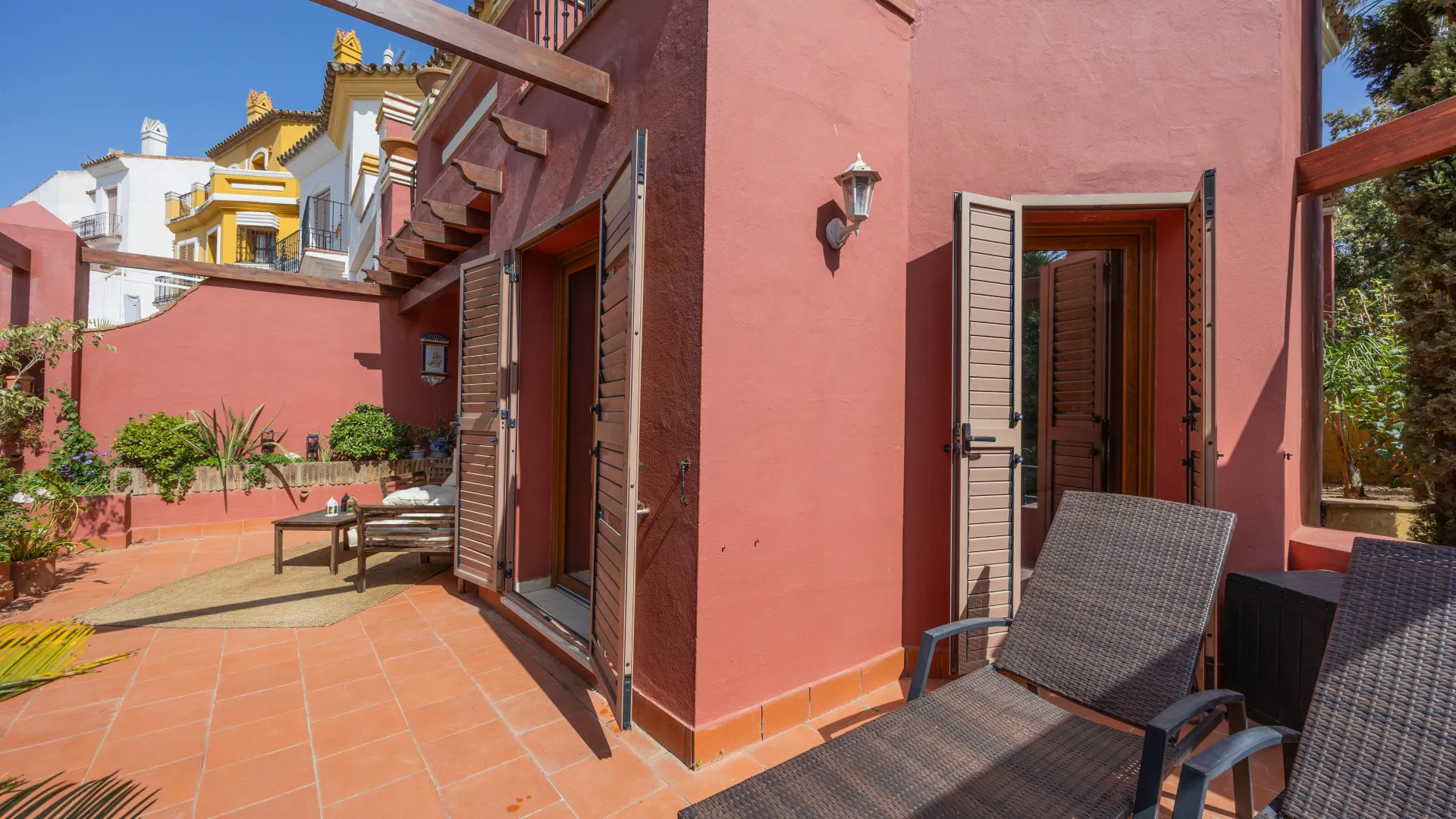 Semi detached house for sale in Alcaidesa Costa with 3 bedrooms