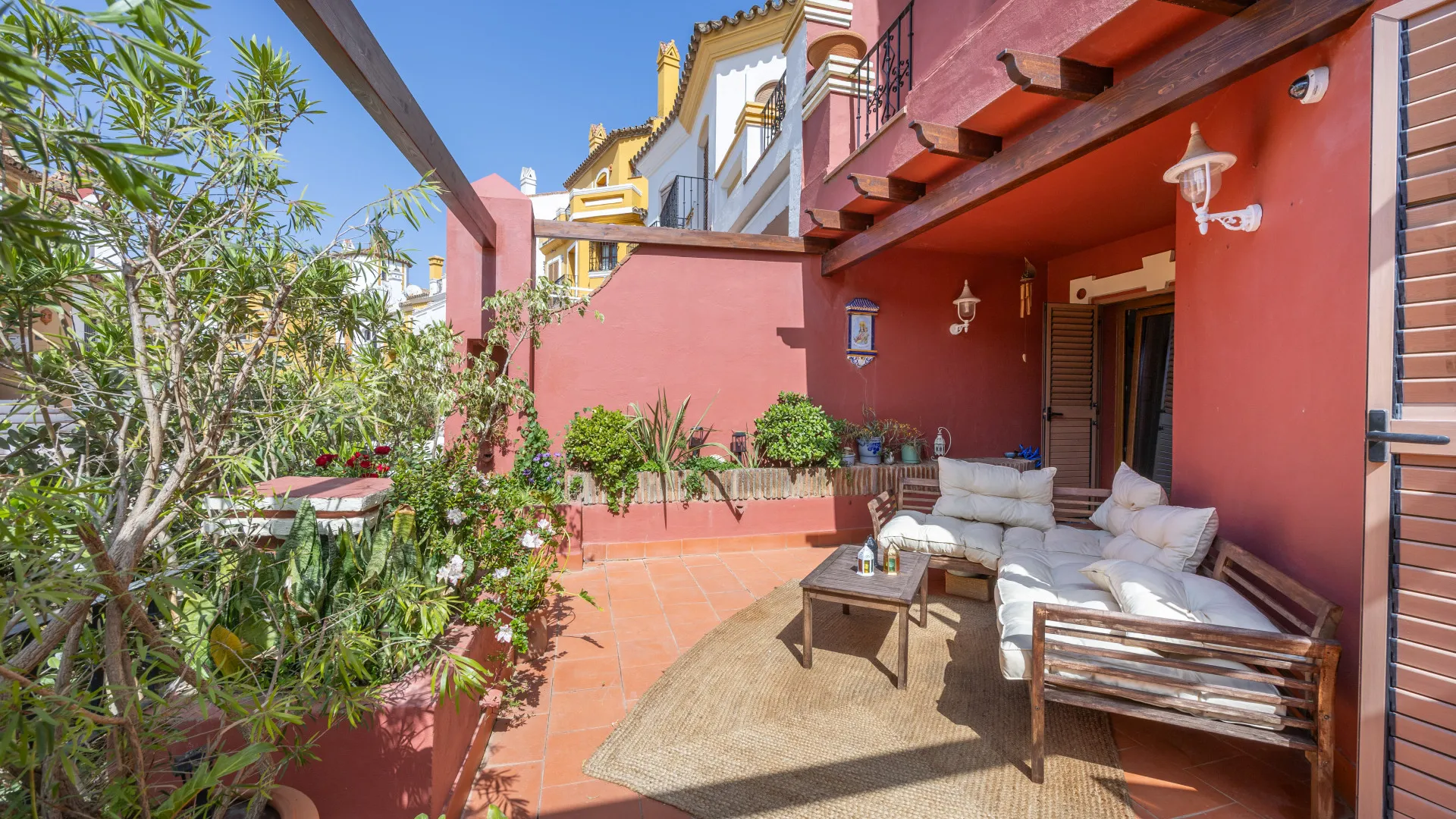 Semi detached house for sale in Alcaidesa Costa with 3 bedrooms