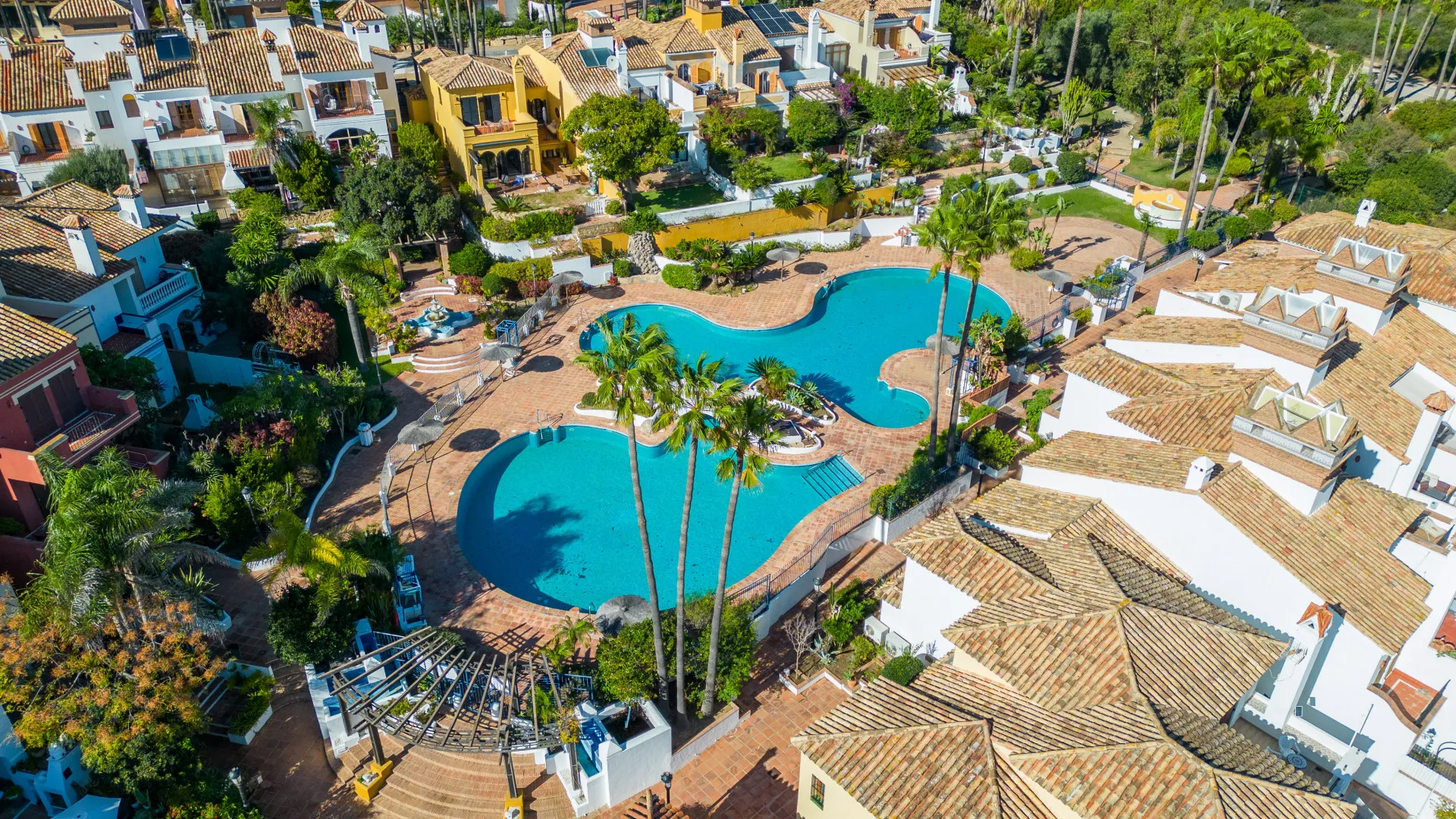 Semi detached house for sale in Alcaidesa Costa with 3 bedrooms