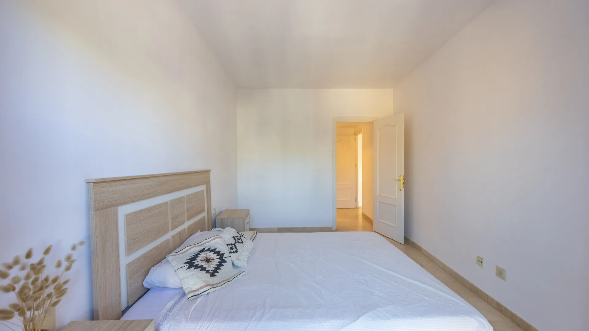 Semi detached house for sale in Alcaidesa Costa with 3 bedrooms