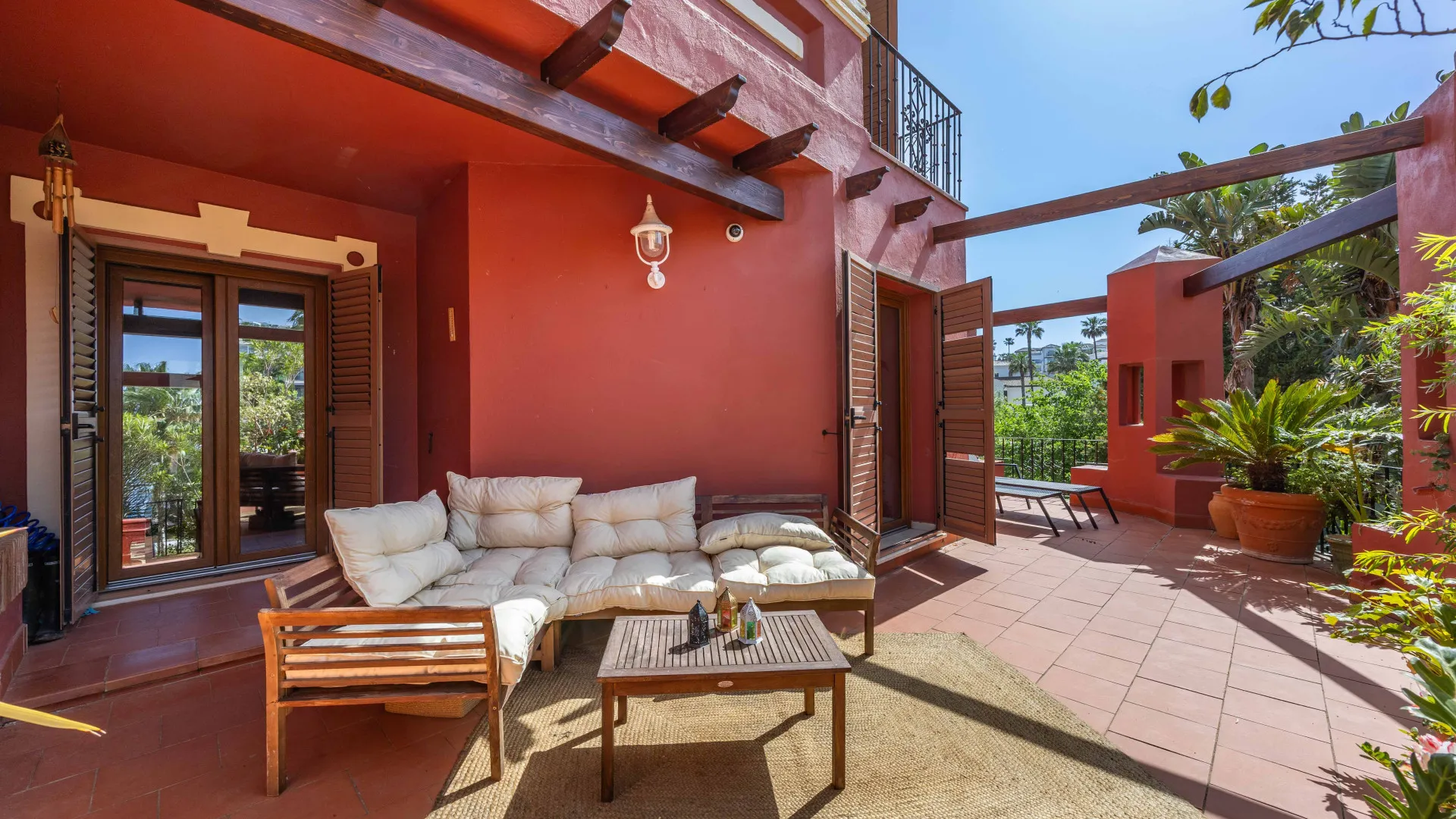 Semi detached house for sale in Alcaidesa Costa with 3 bedrooms