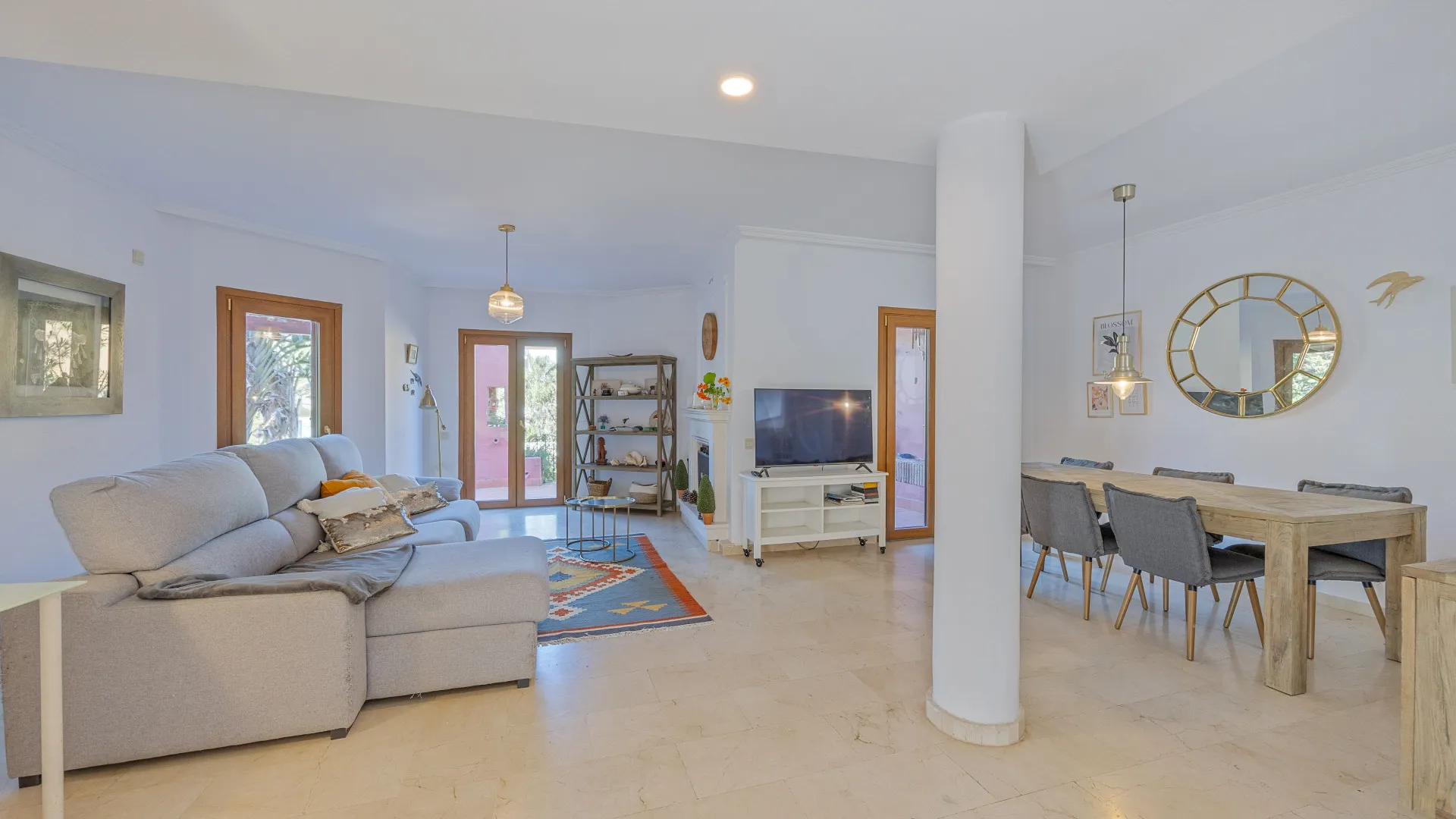 Semi detached house for sale in Alcaidesa Costa with 3 bedrooms