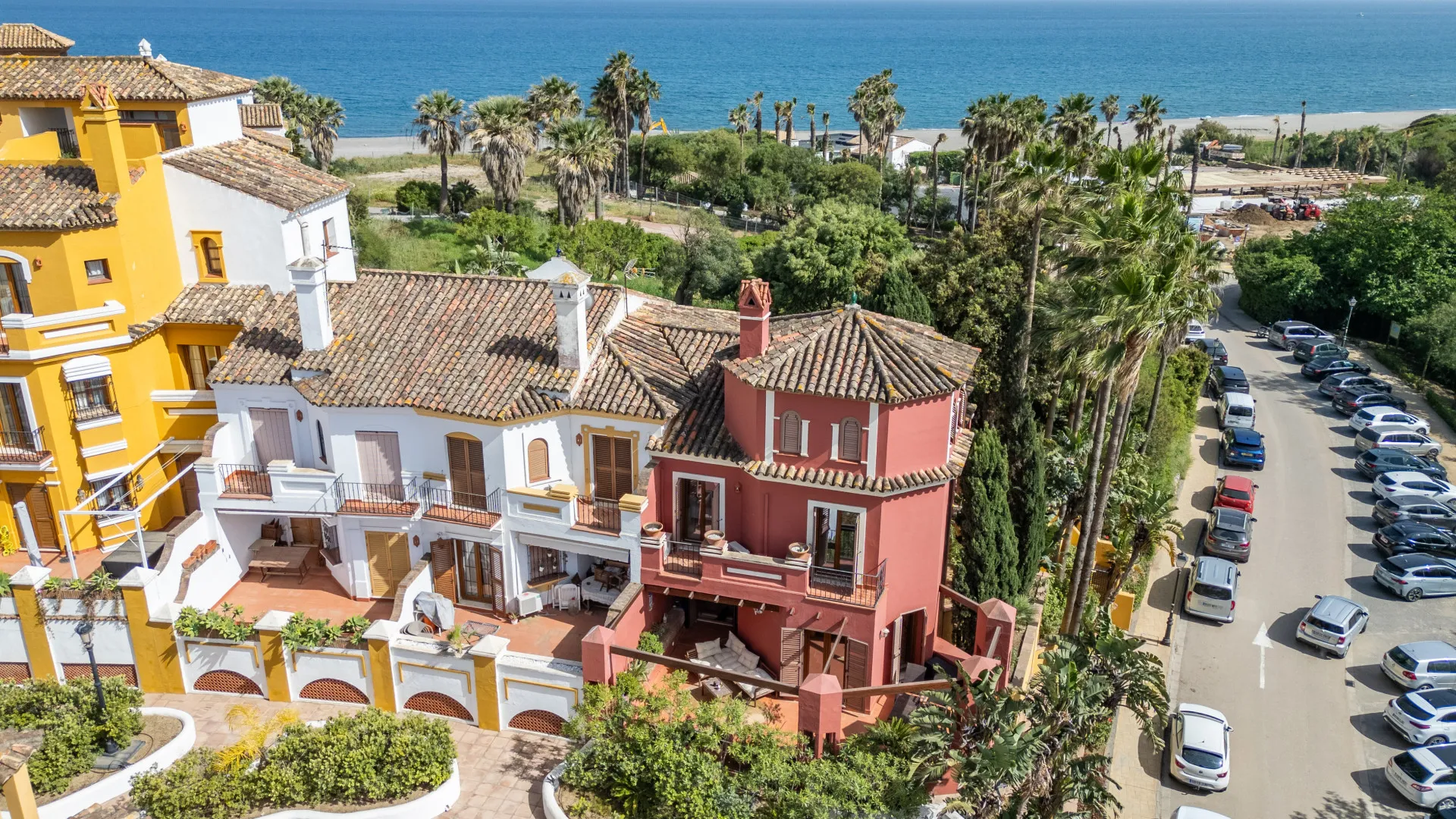 Semi detached house for sale in Alcaidesa Costa with 3 bedrooms