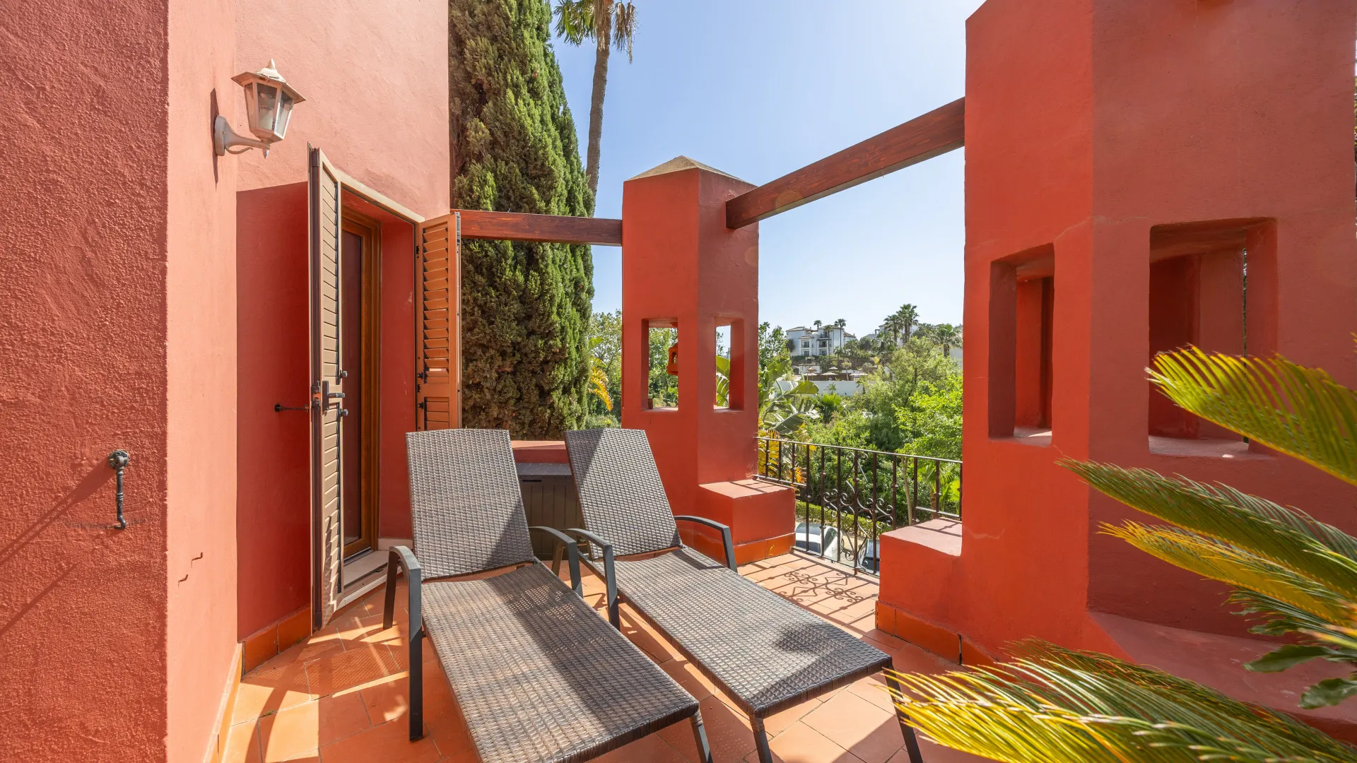 Semi detached house for sale in Alcaidesa Costa with 3 bedrooms