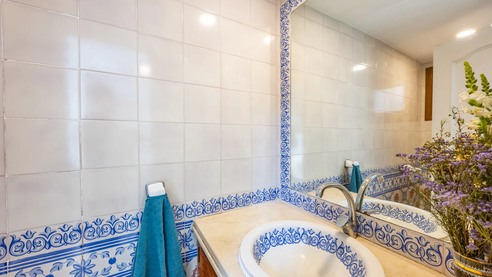 Semi detached house for sale in Alcaidesa Costa with 3 bedrooms