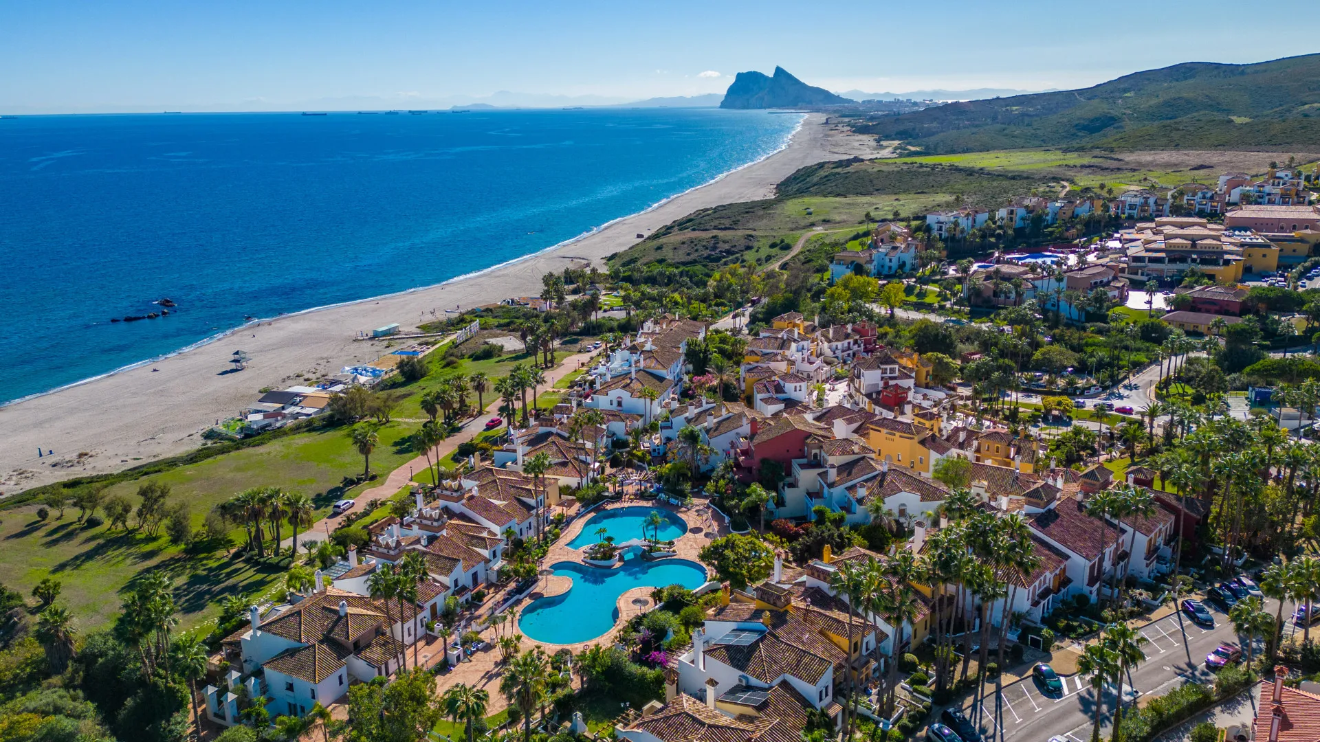 Semi detached house for sale in Alcaidesa Costa with 3 bedrooms