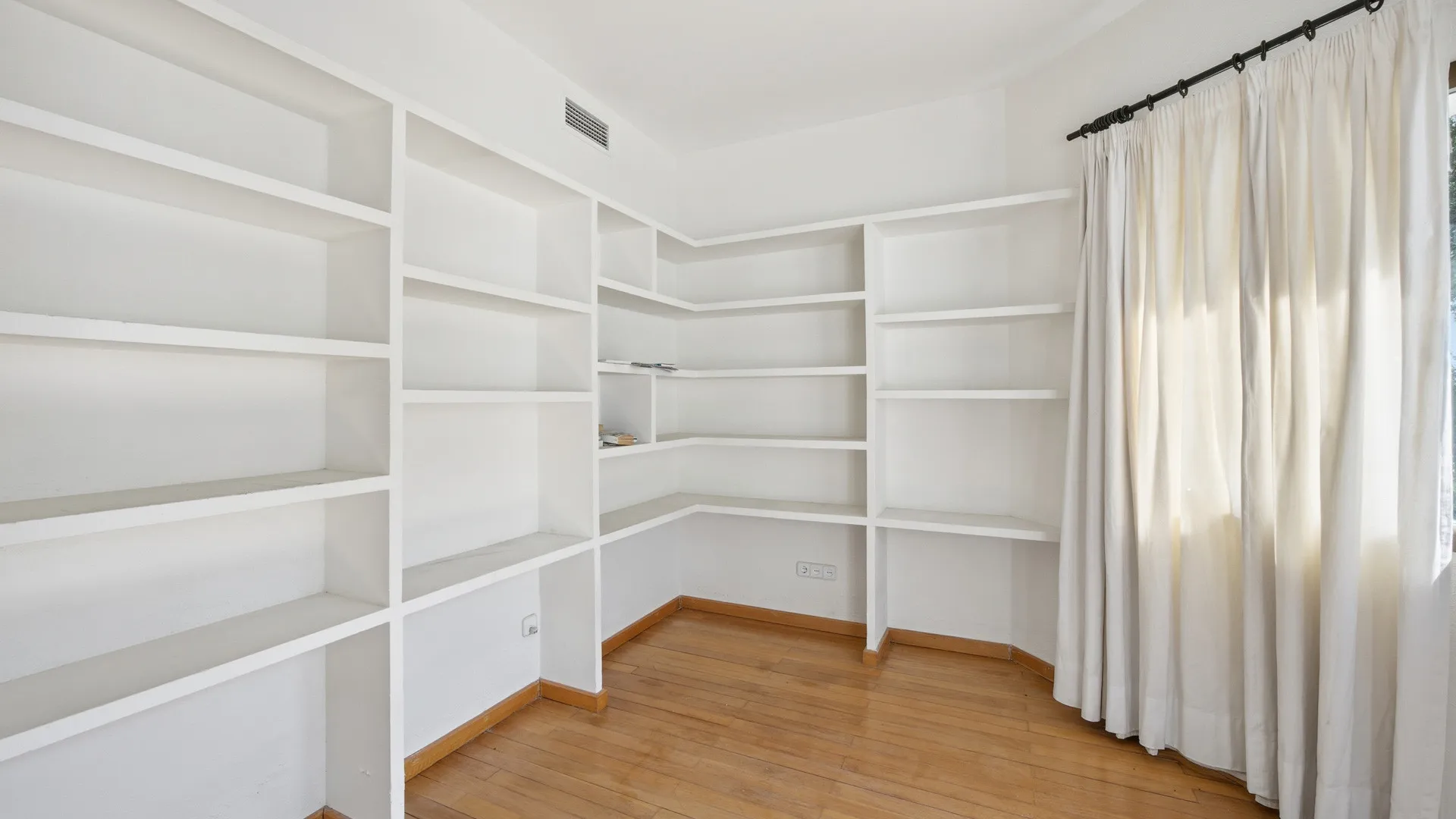 San Roque Club, villa en venta con 6 dormitorios