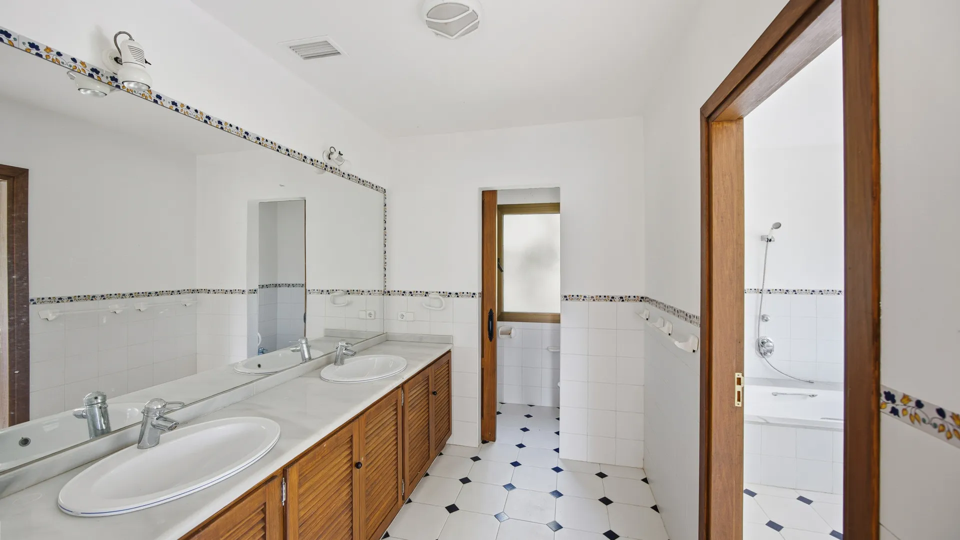 San Roque Club, villa en venta con 6 dormitorios