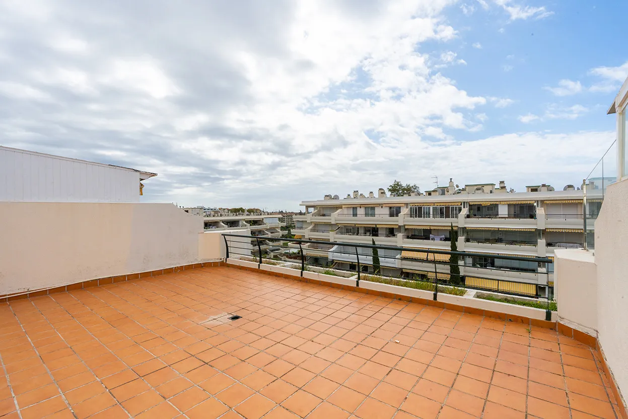 Se vende atico duplex en Guadalmina Alta
