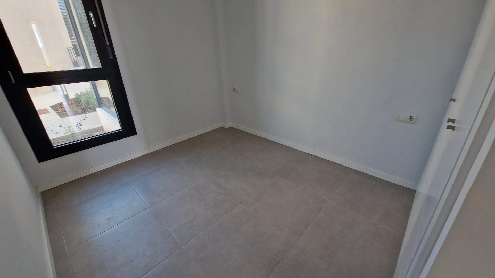 For sale ground floor apartment in Estepona Centre
