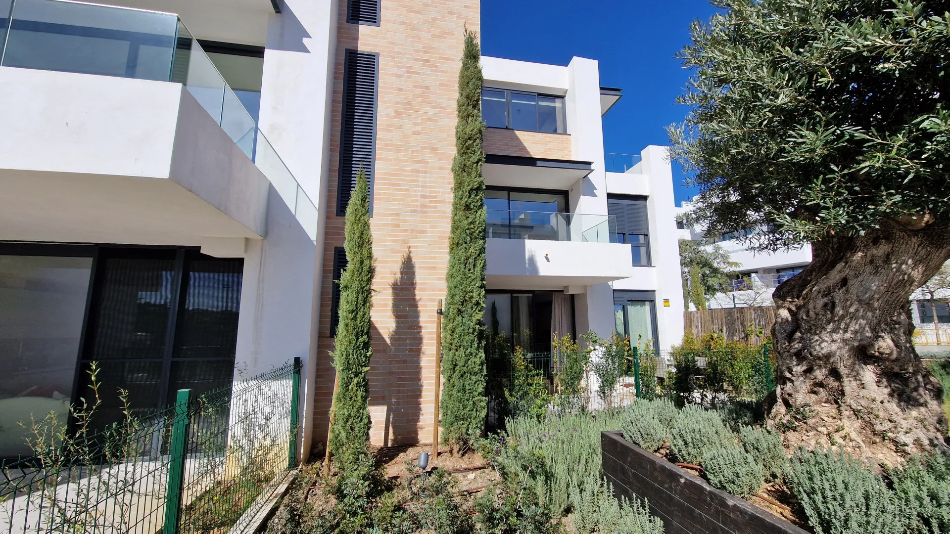 For sale ground floor apartment in Estepona Centre
