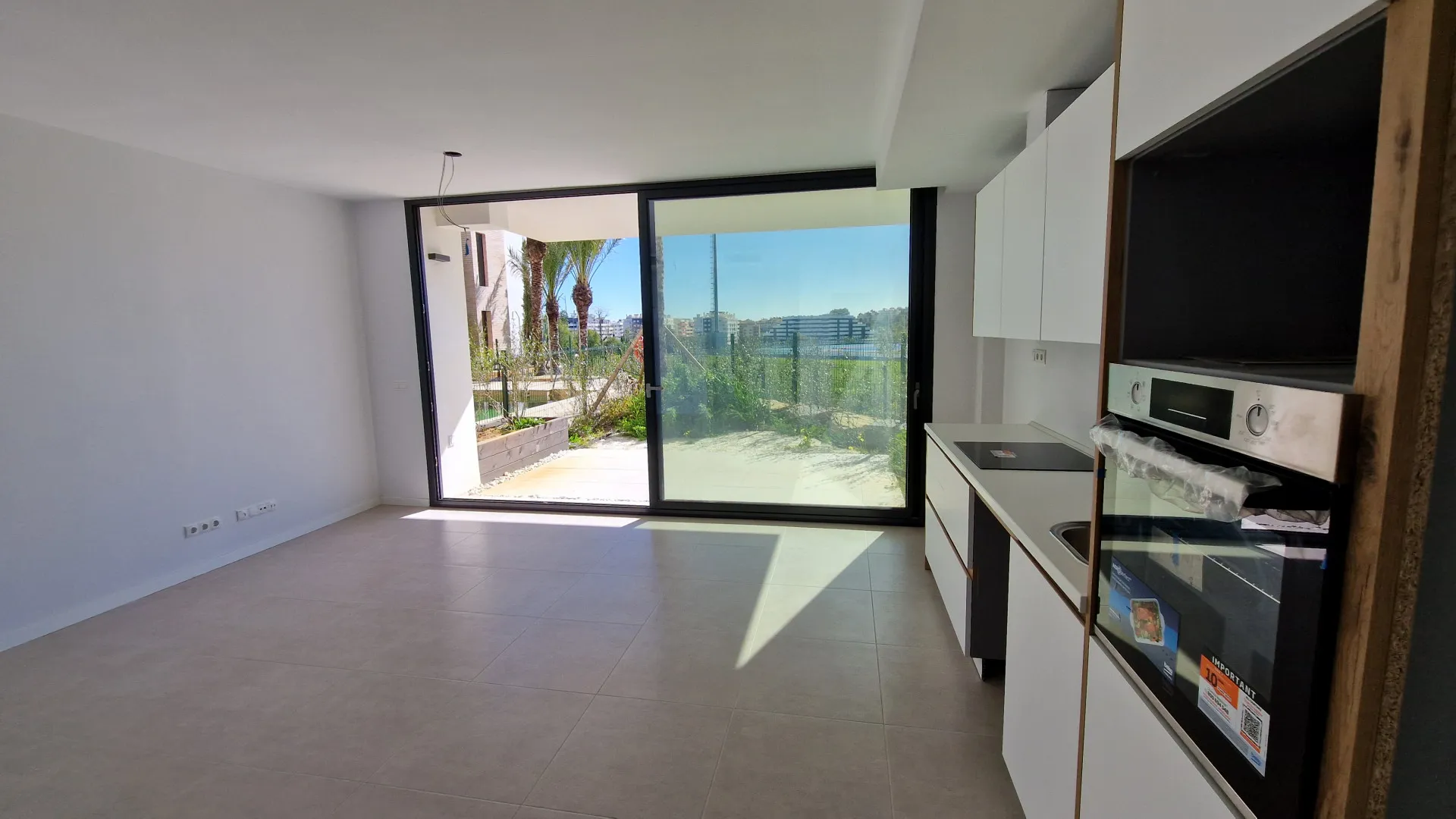For sale ground floor apartment in Estepona Centre