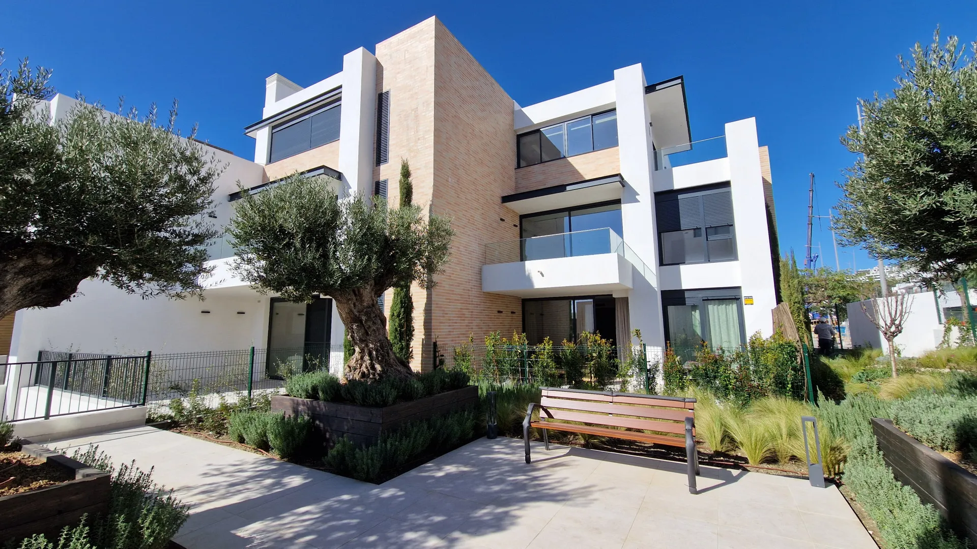 For sale ground floor apartment in Estepona Centre