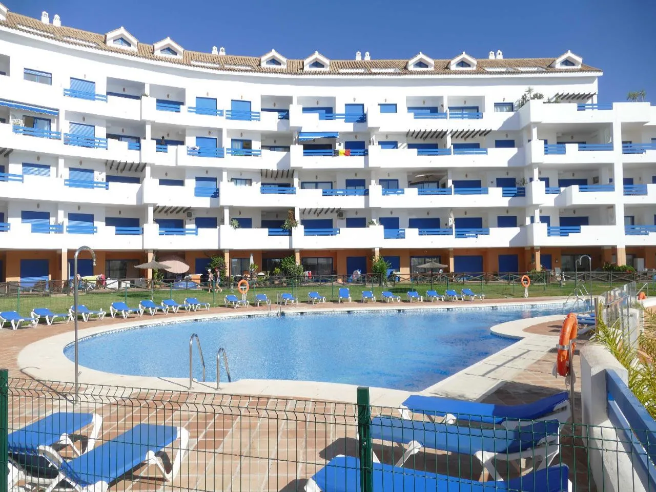 For sale ground floor apartment in Duquesa Suites