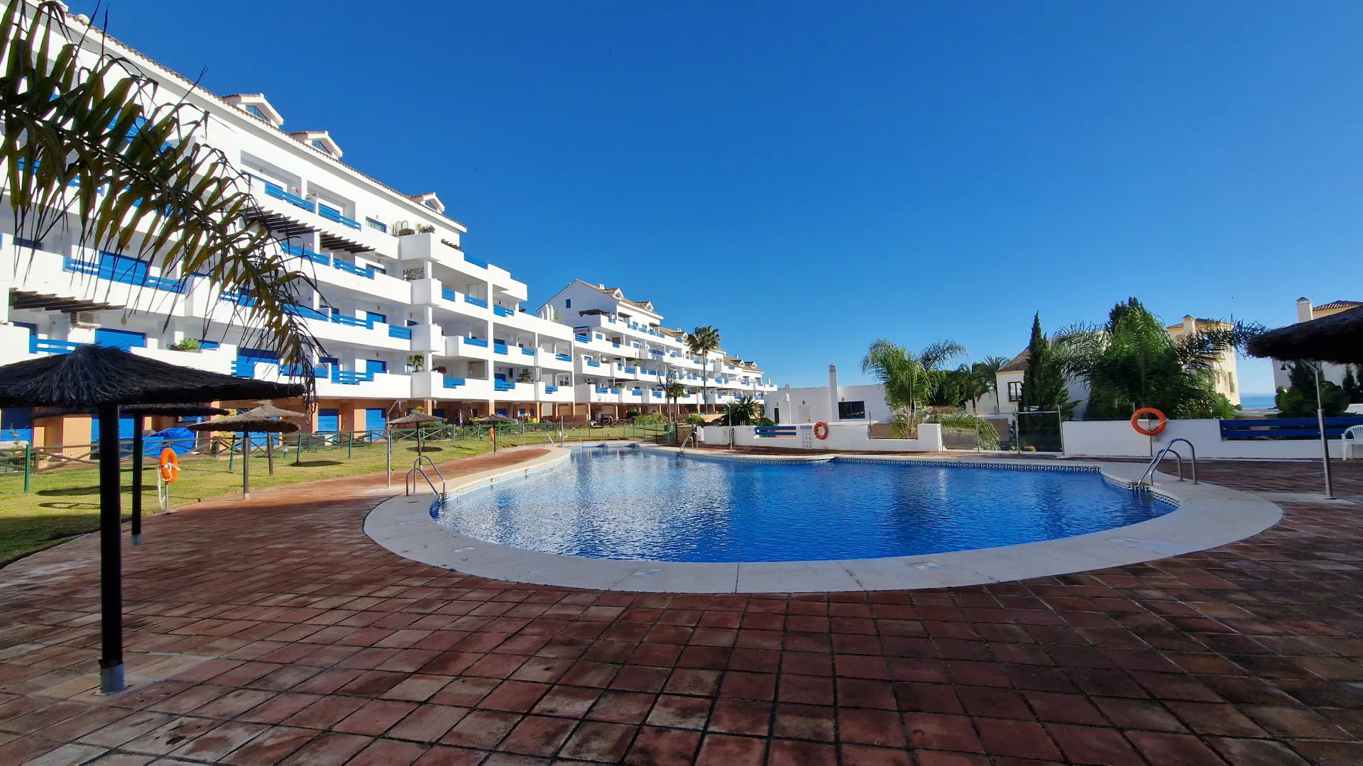 For sale ground floor apartment in Duquesa Suites