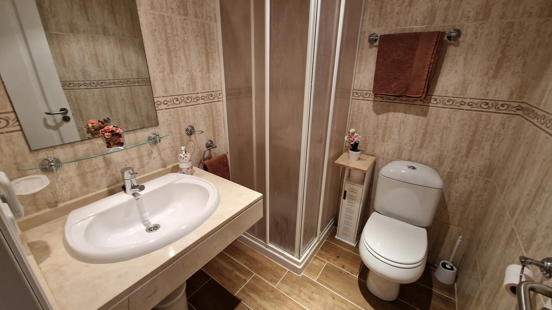 For sale ground floor apartment in Duquesa Suites