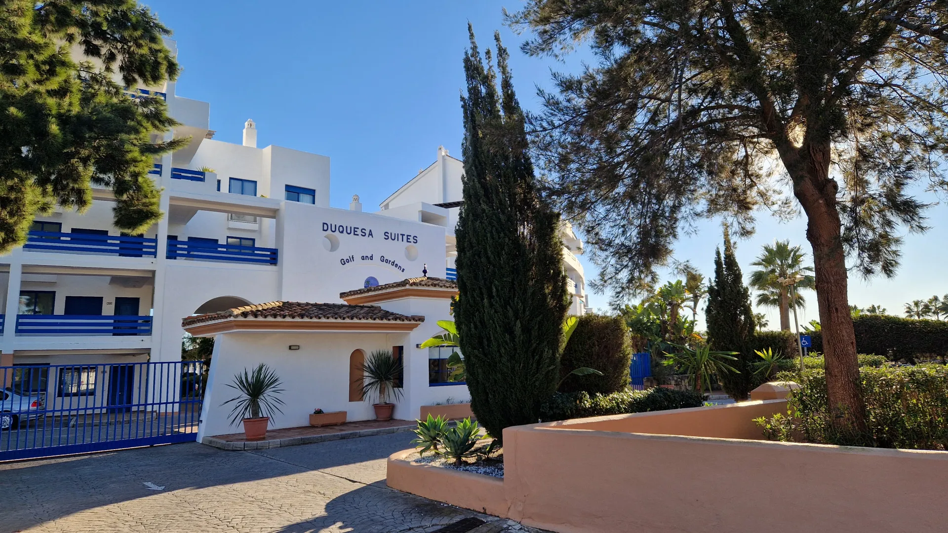 For sale ground floor apartment in Duquesa Suites