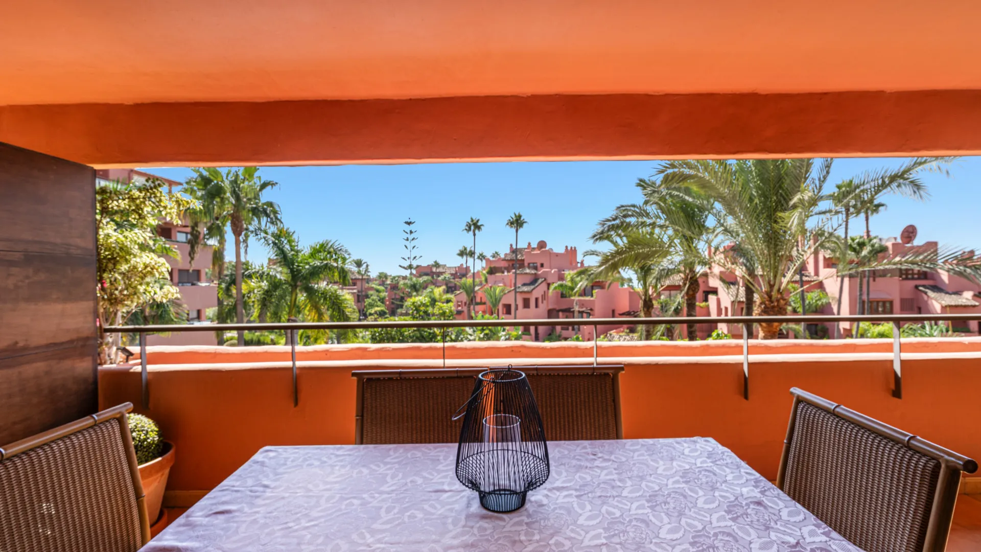 Se vende apartamento de 3 dormitorios en Las Salinas
