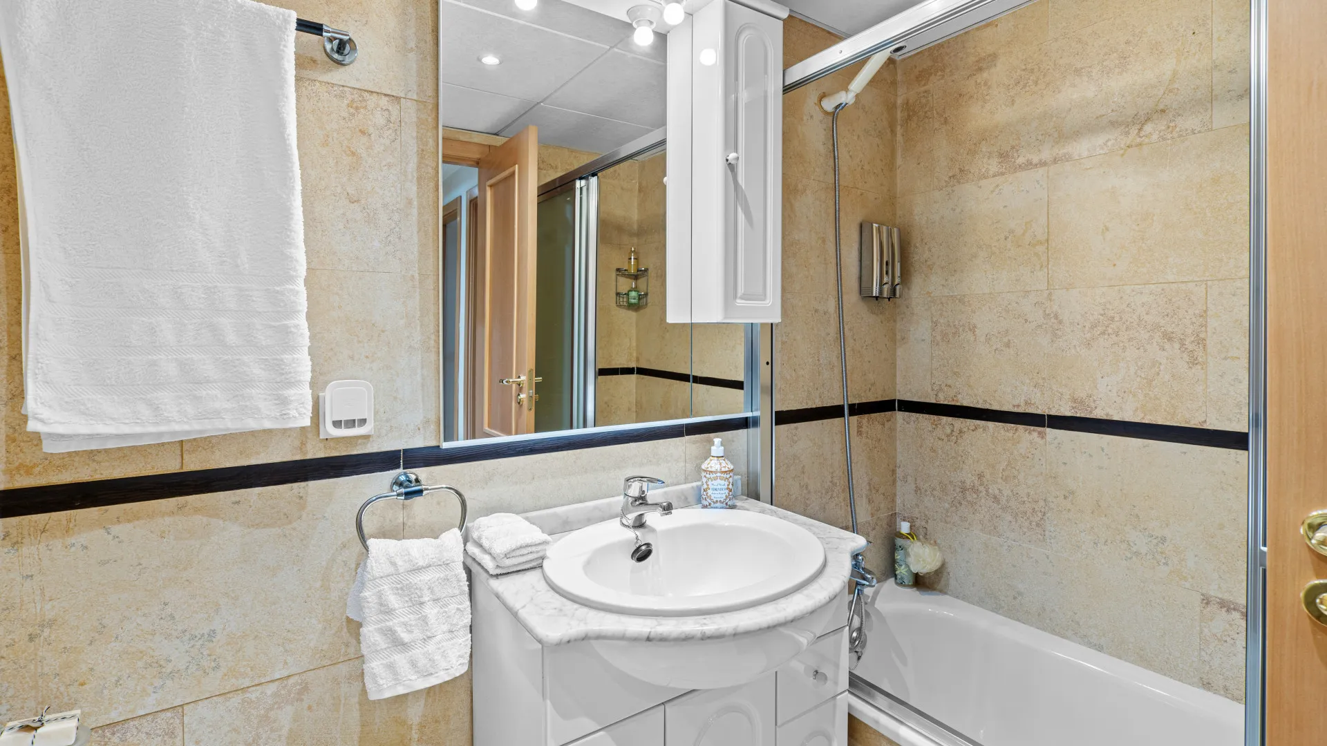 Se vende apartamento de 3 dormitorios en Las Salinas