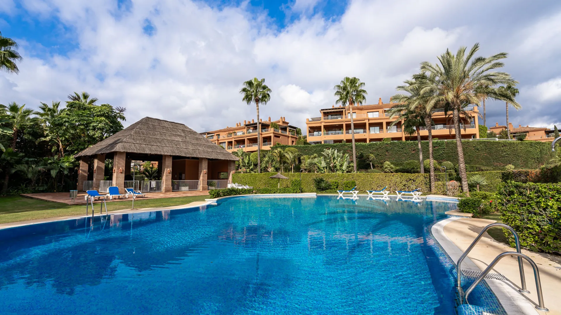 For sale 2 bedrooms apartment in Benatalaya