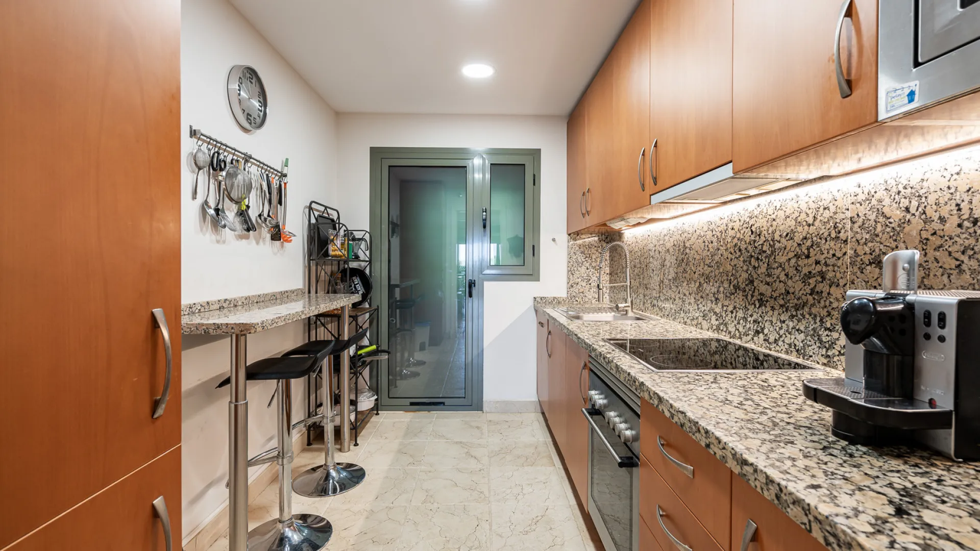 For sale 2 bedrooms apartment in Benatalaya