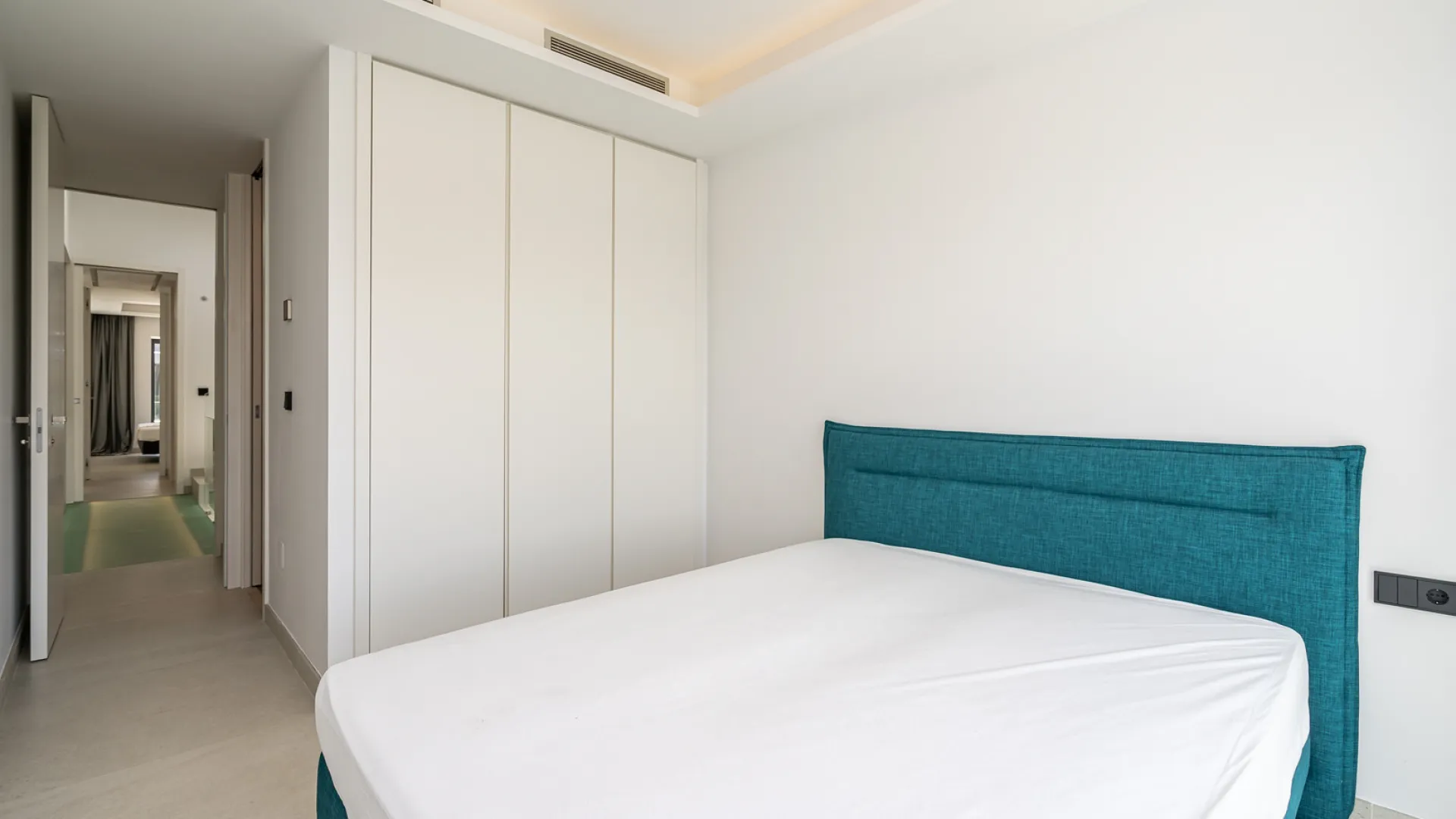 Town house with 4 bedrooms for sale in The Island