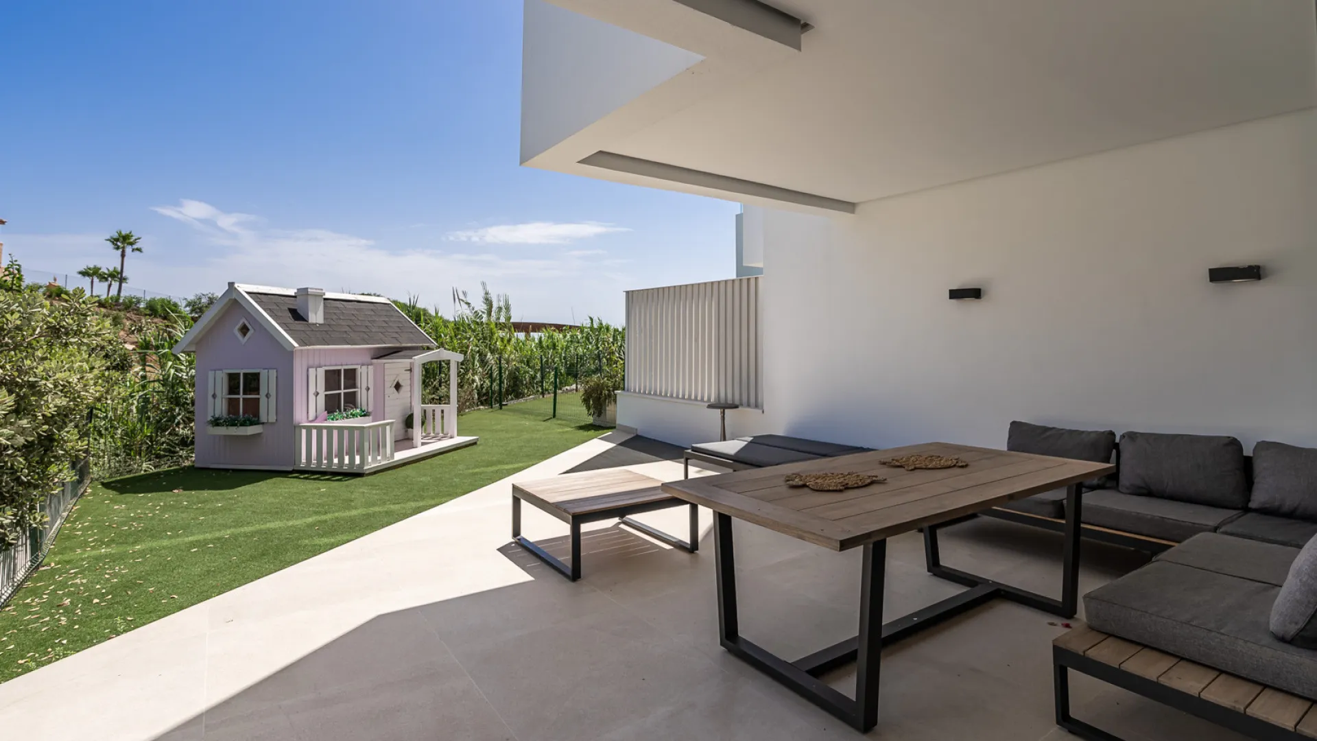 Town house with 4 bedrooms for sale in The Island