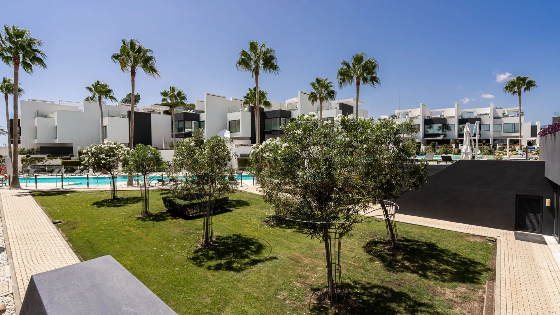 Town house with 4 bedrooms for sale in The Island