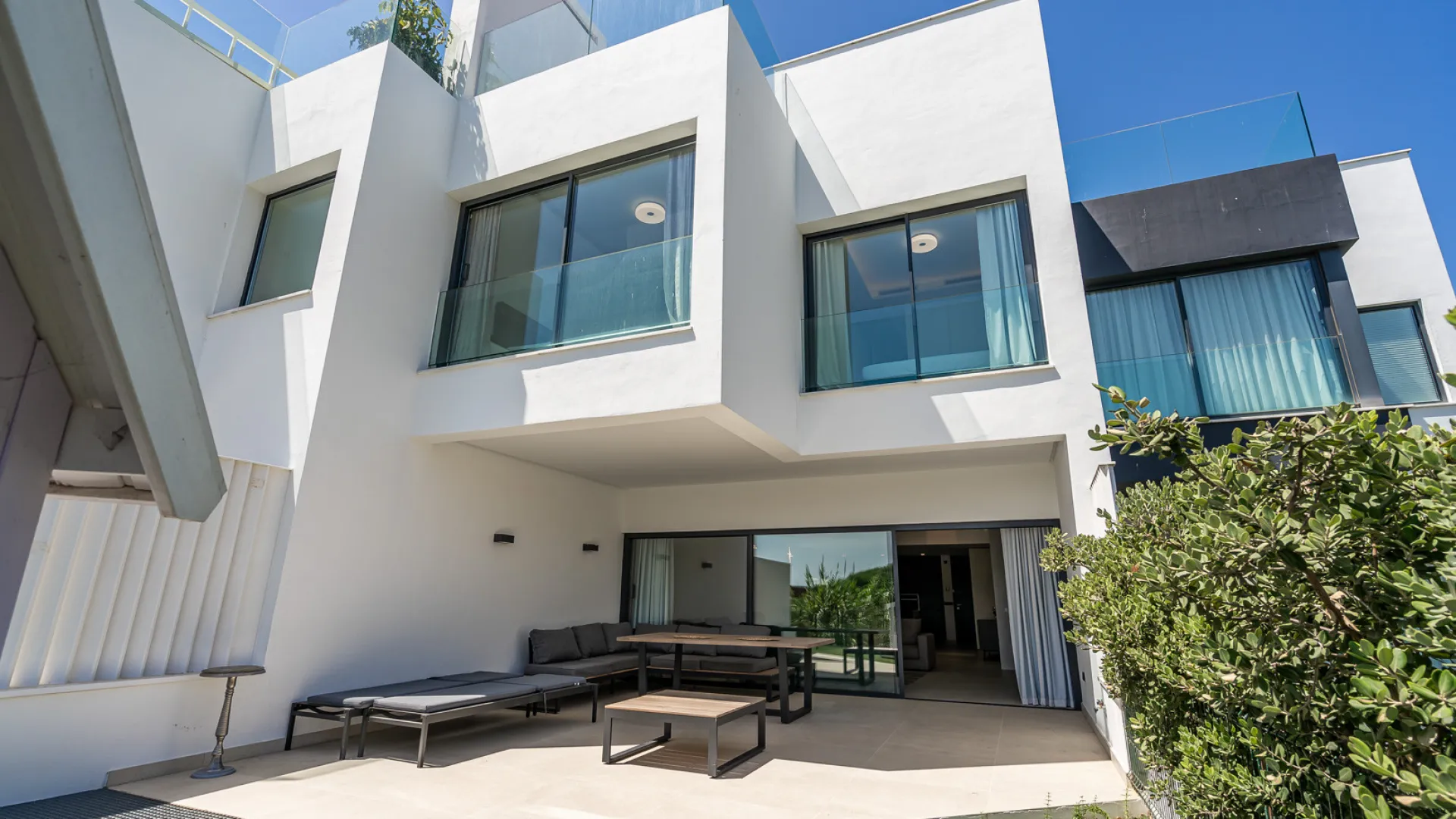 Town house with 4 bedrooms for sale in The Island