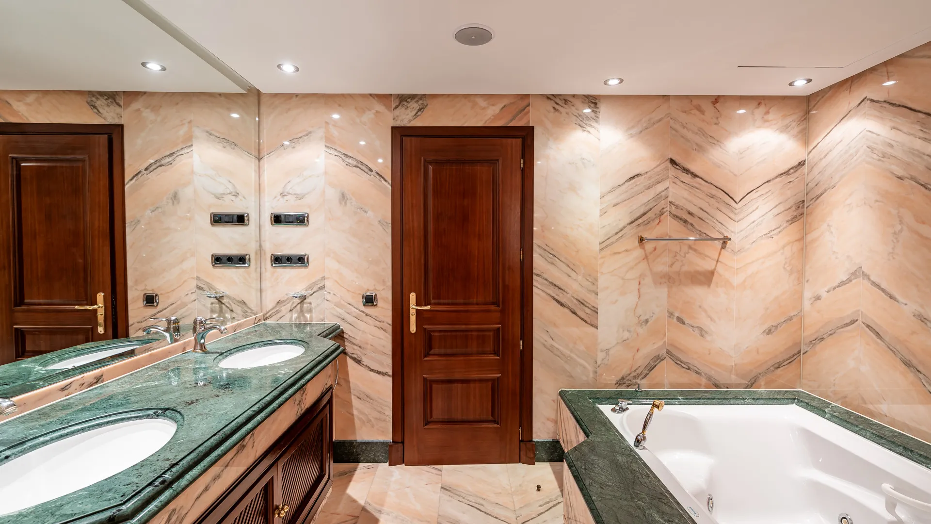 Apartamento planta baja con 3 dormitorios en venta en Torre Bermeja