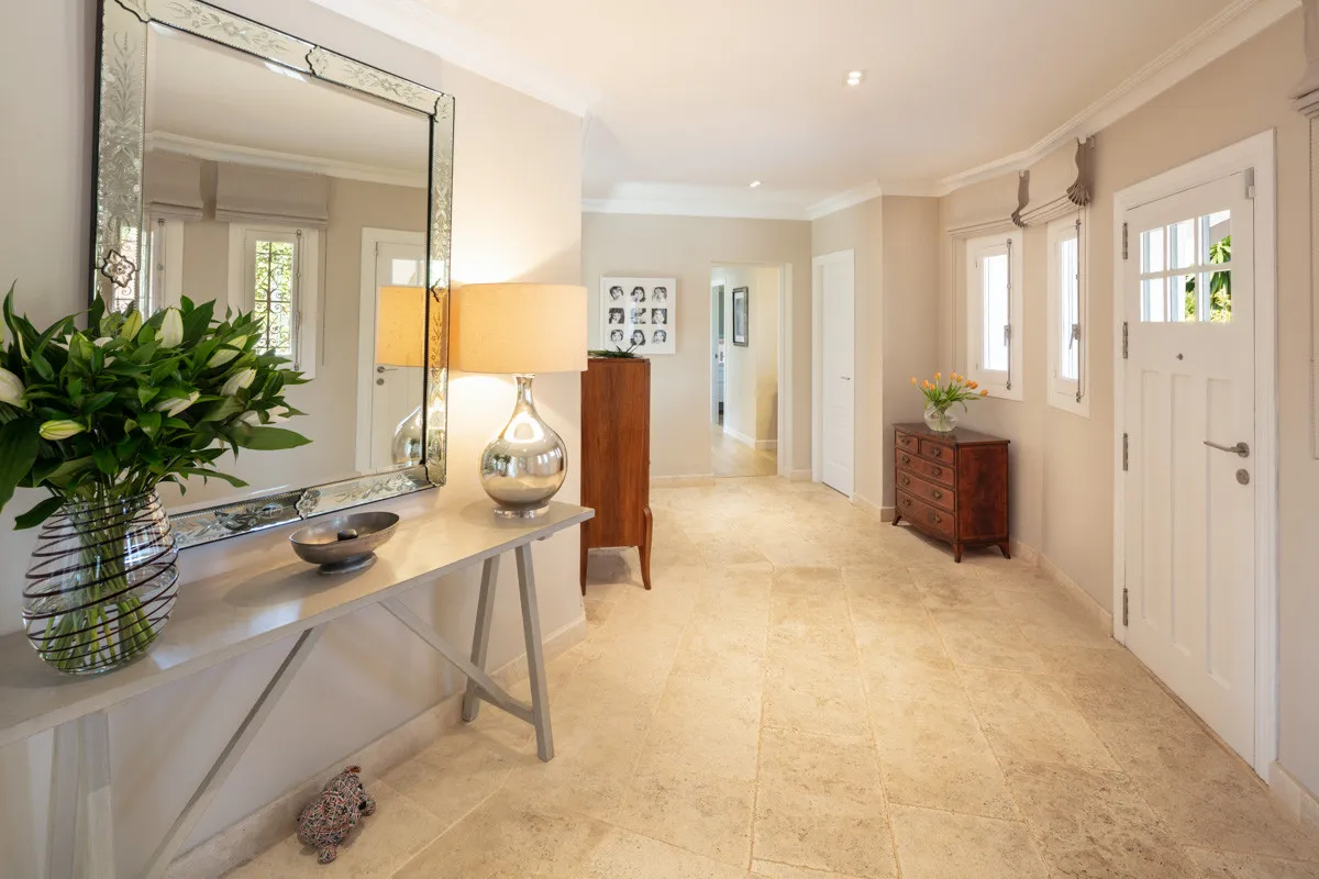 Villa for sale in Marbella East with 5 bedrooms