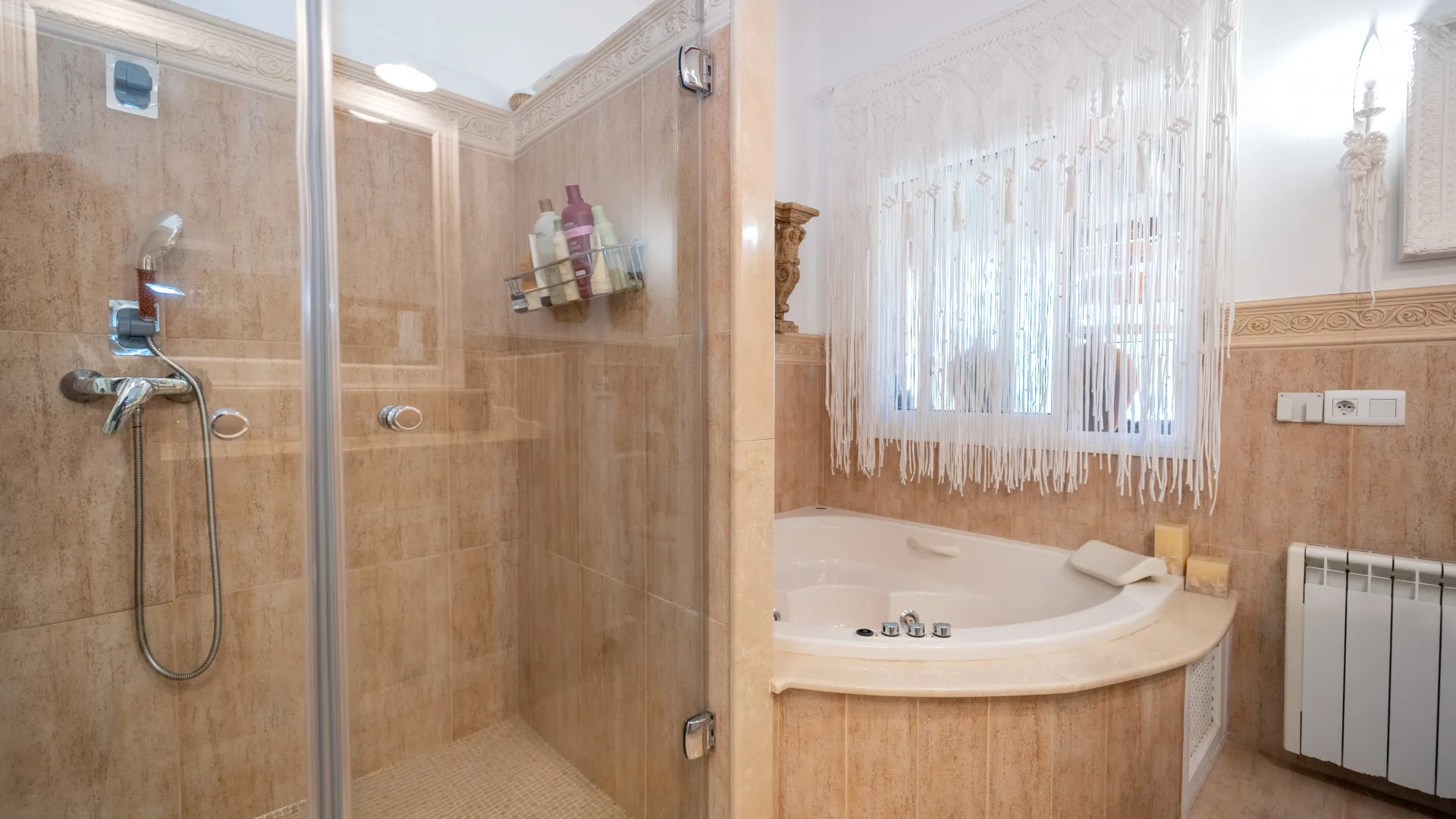 For sale 4 bedrooms villa in Sierrezuela