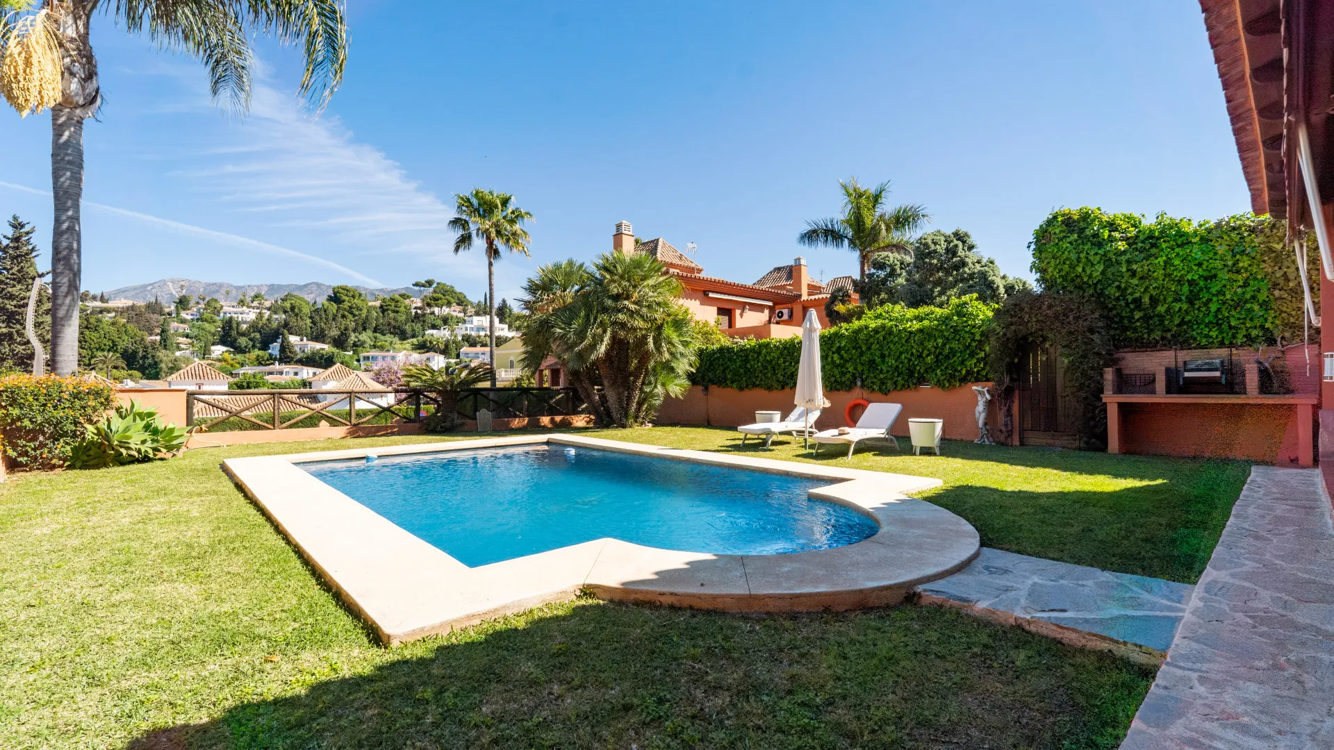 For sale 4 bedrooms villa in Sierrezuela