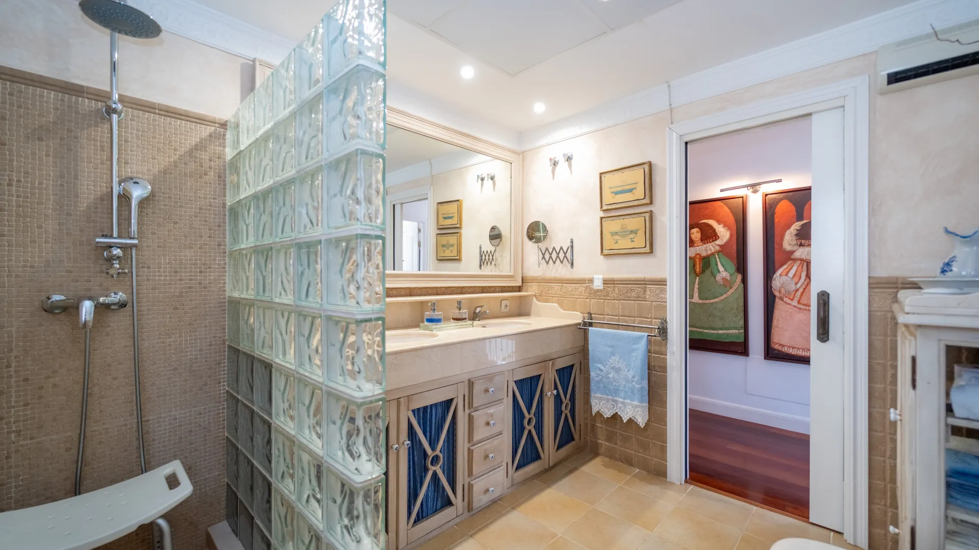 For sale 4 bedrooms villa in Sierrezuela