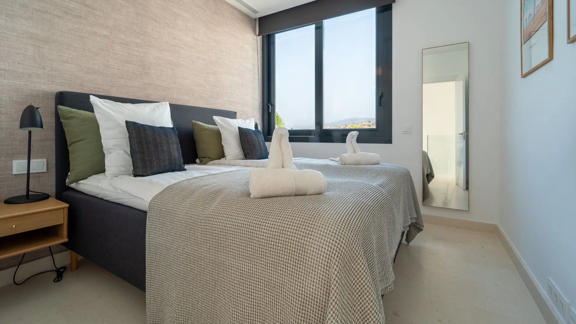 5 bedrooms semi detached villa for sale in Cabopino