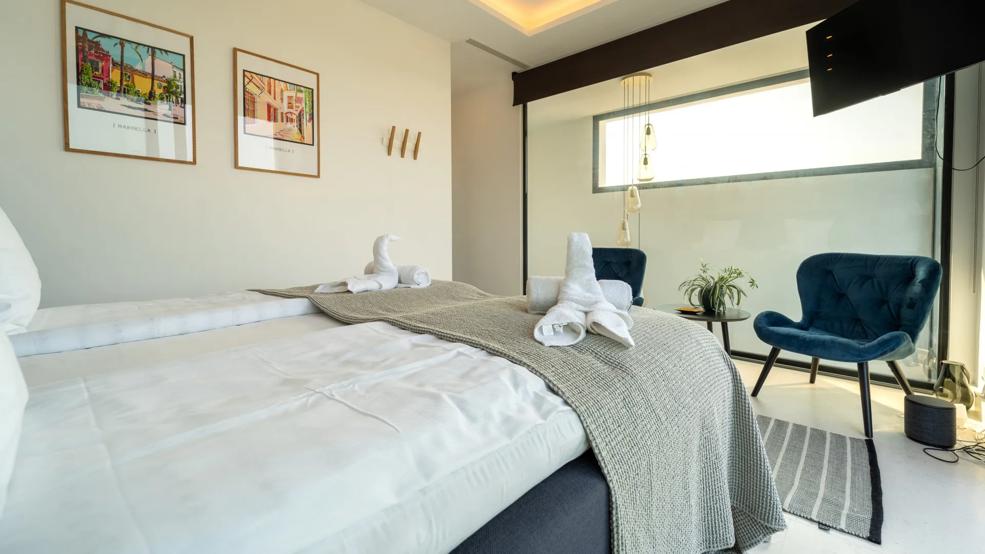 5 bedrooms semi detached villa for sale in Cabopino