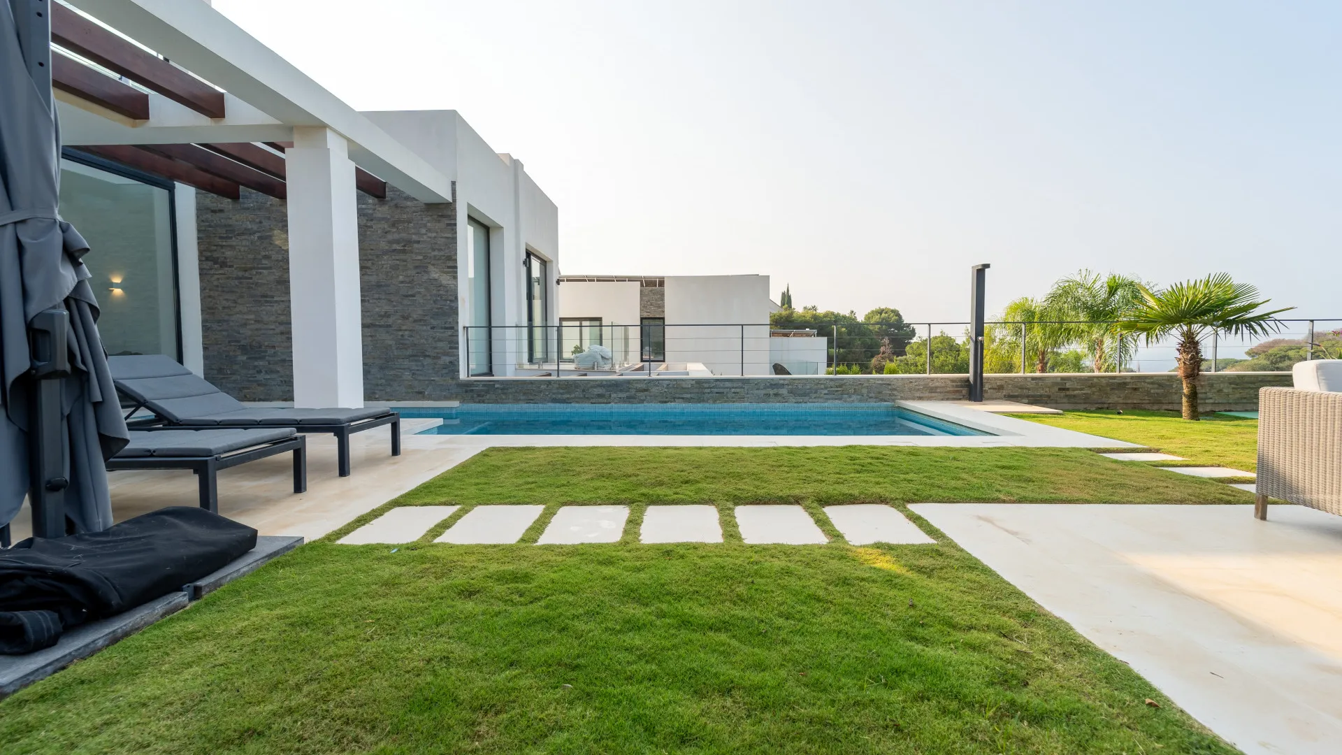 5 bedrooms semi detached villa for sale in Cabopino