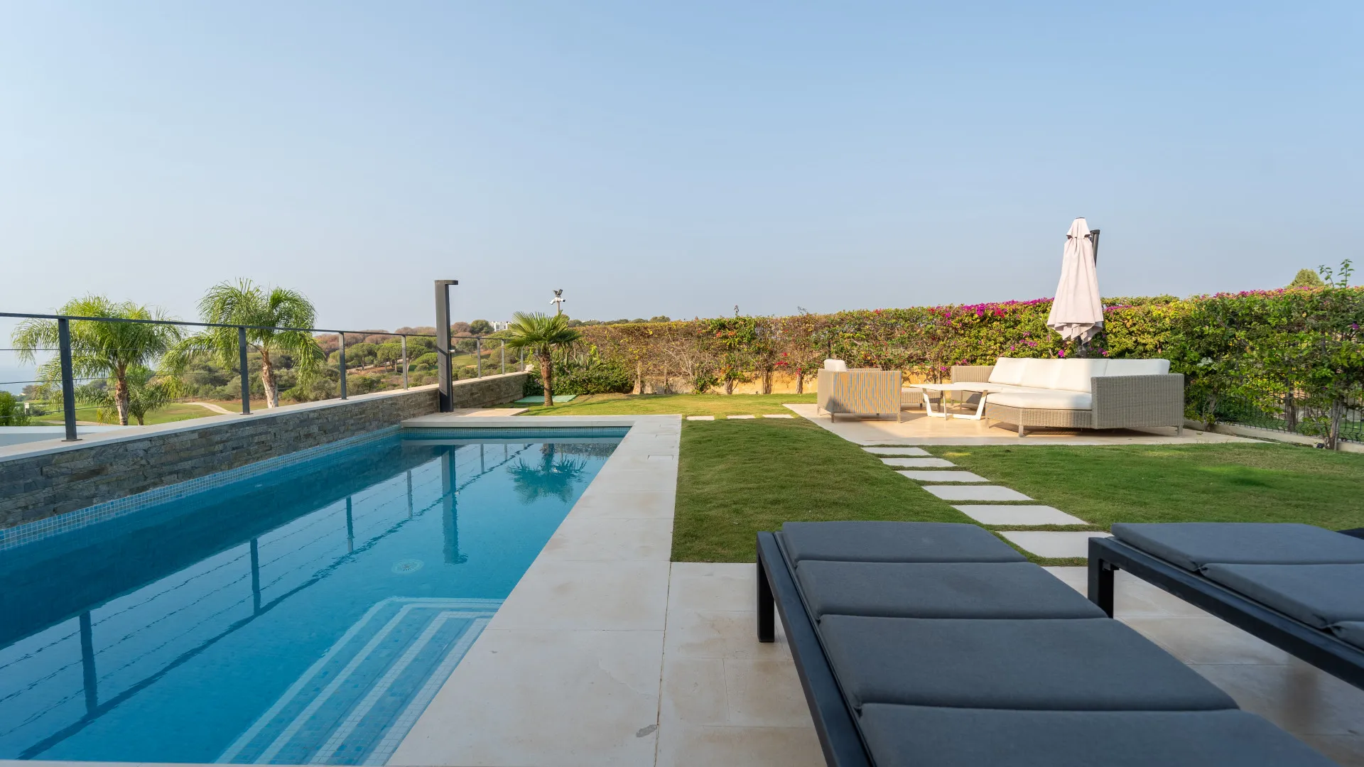 5 bedrooms semi detached villa for sale in Cabopino