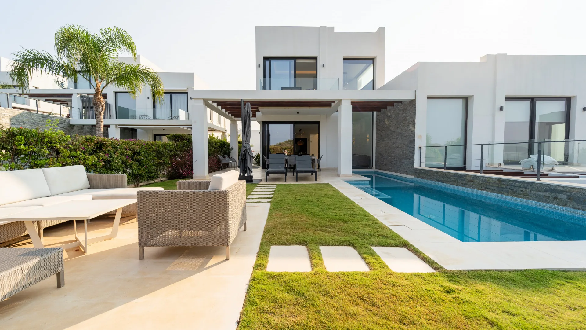 5 bedrooms semi detached villa for sale in Cabopino