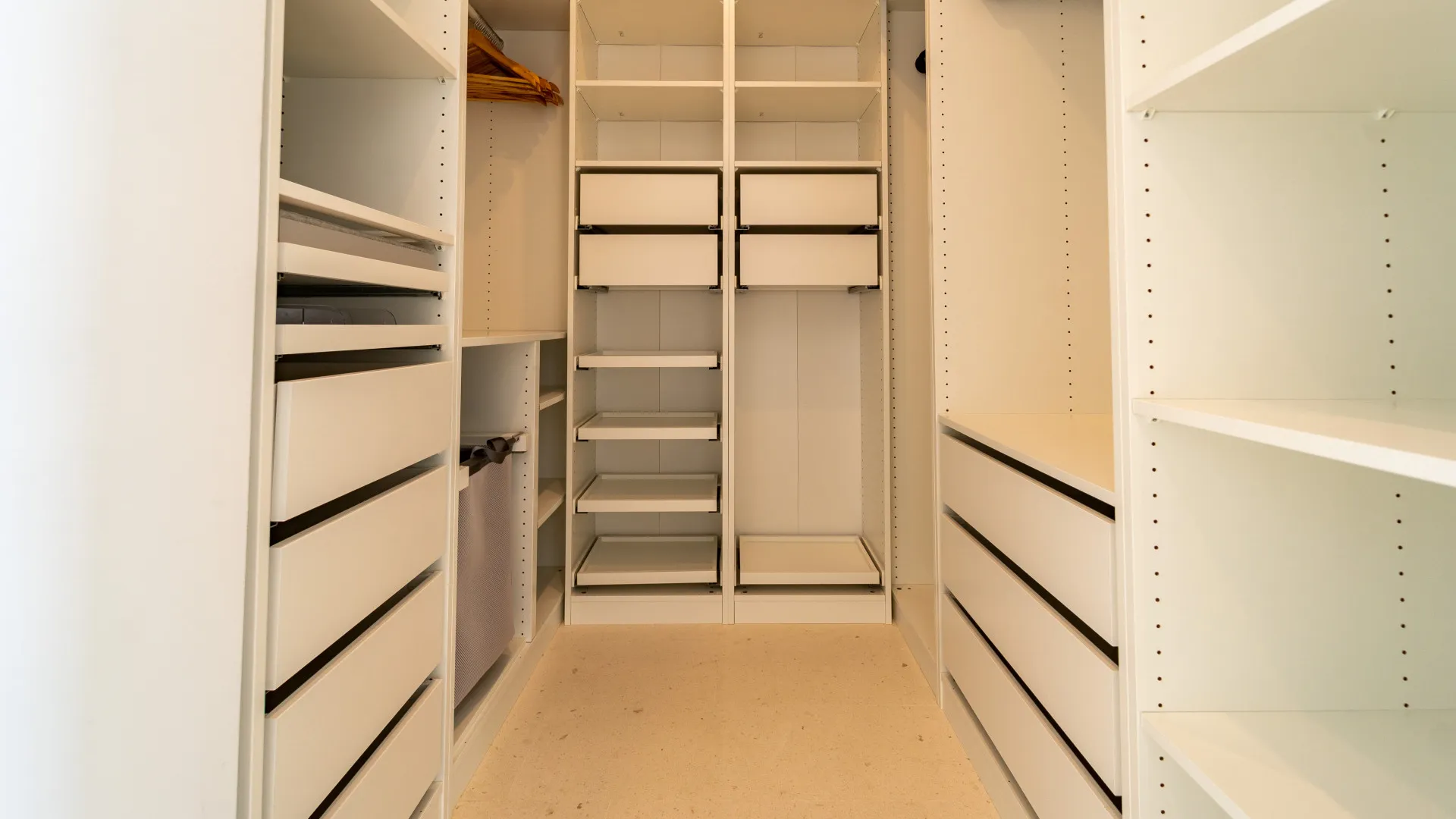 5 bedrooms semi detached villa for sale in Cabopino