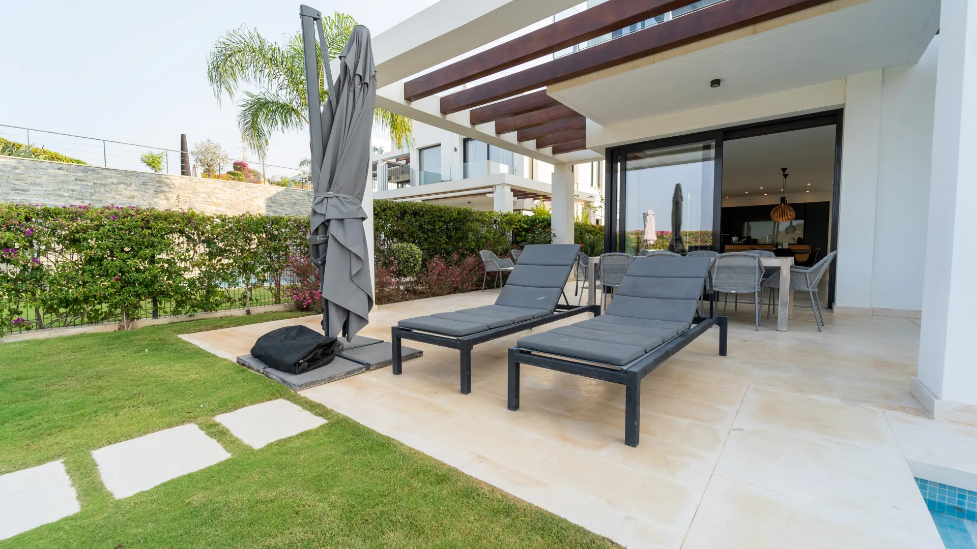 5 bedrooms semi detached villa for sale in Cabopino