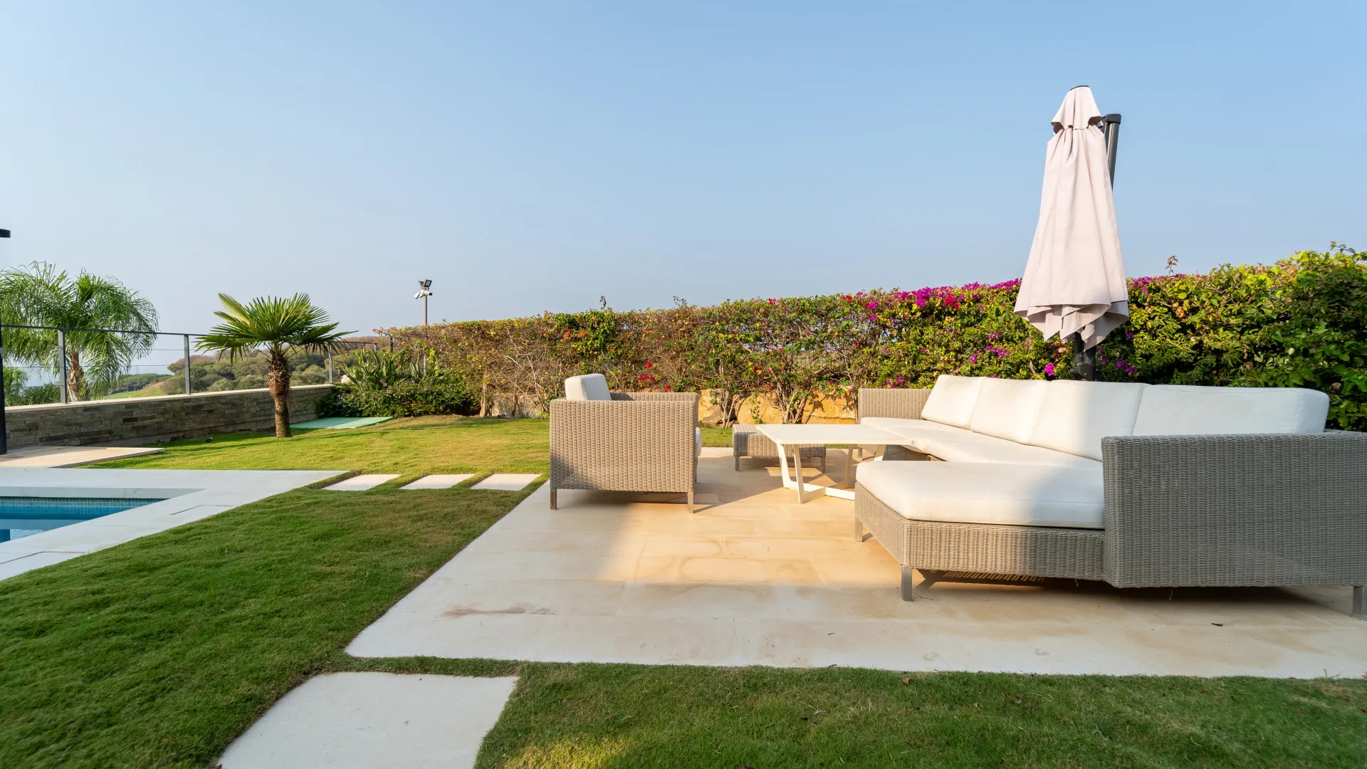 5 bedrooms semi detached villa for sale in Cabopino