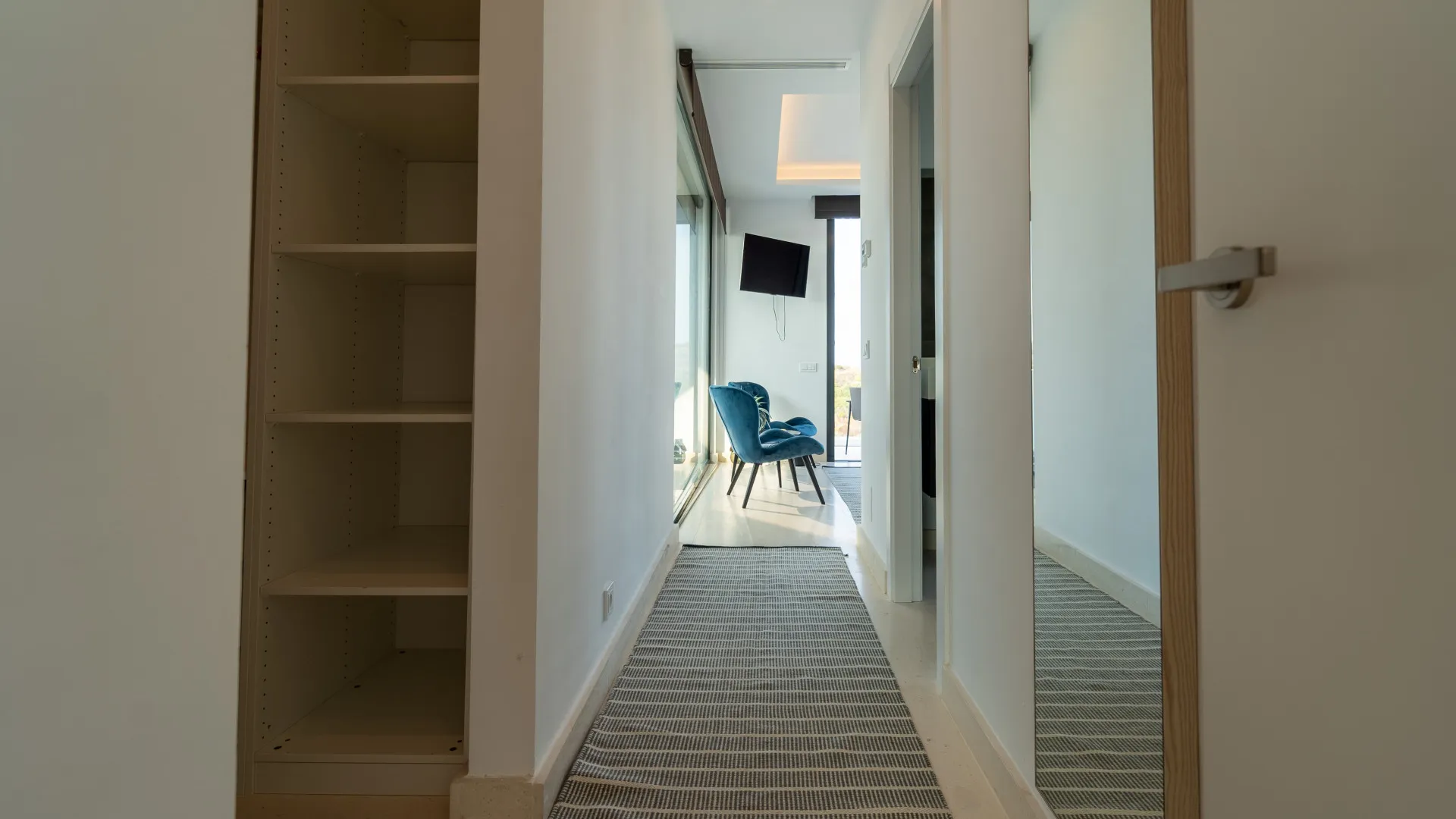 5 bedrooms semi detached villa for sale in Cabopino