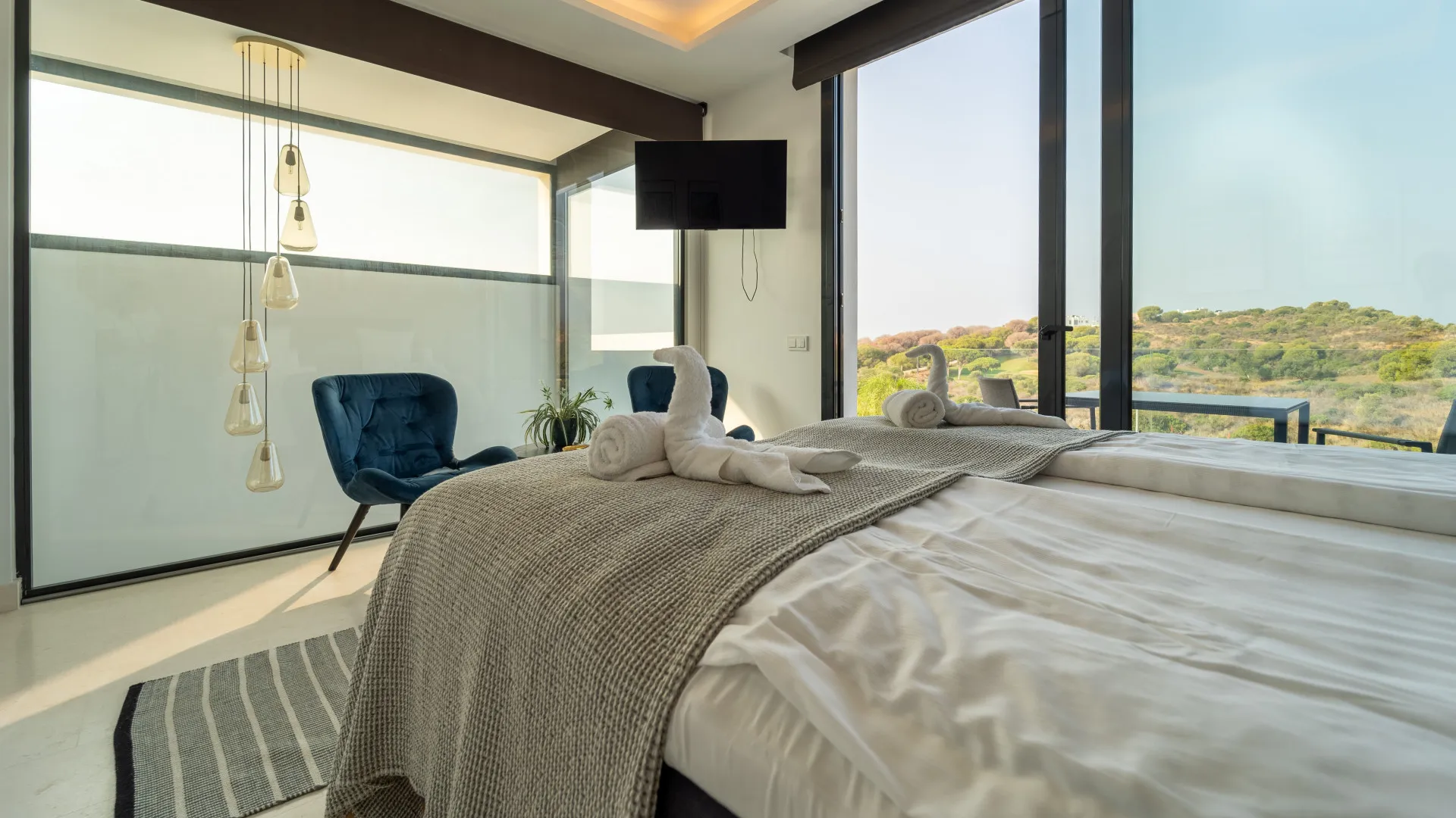 5 bedrooms semi detached villa for sale in Cabopino