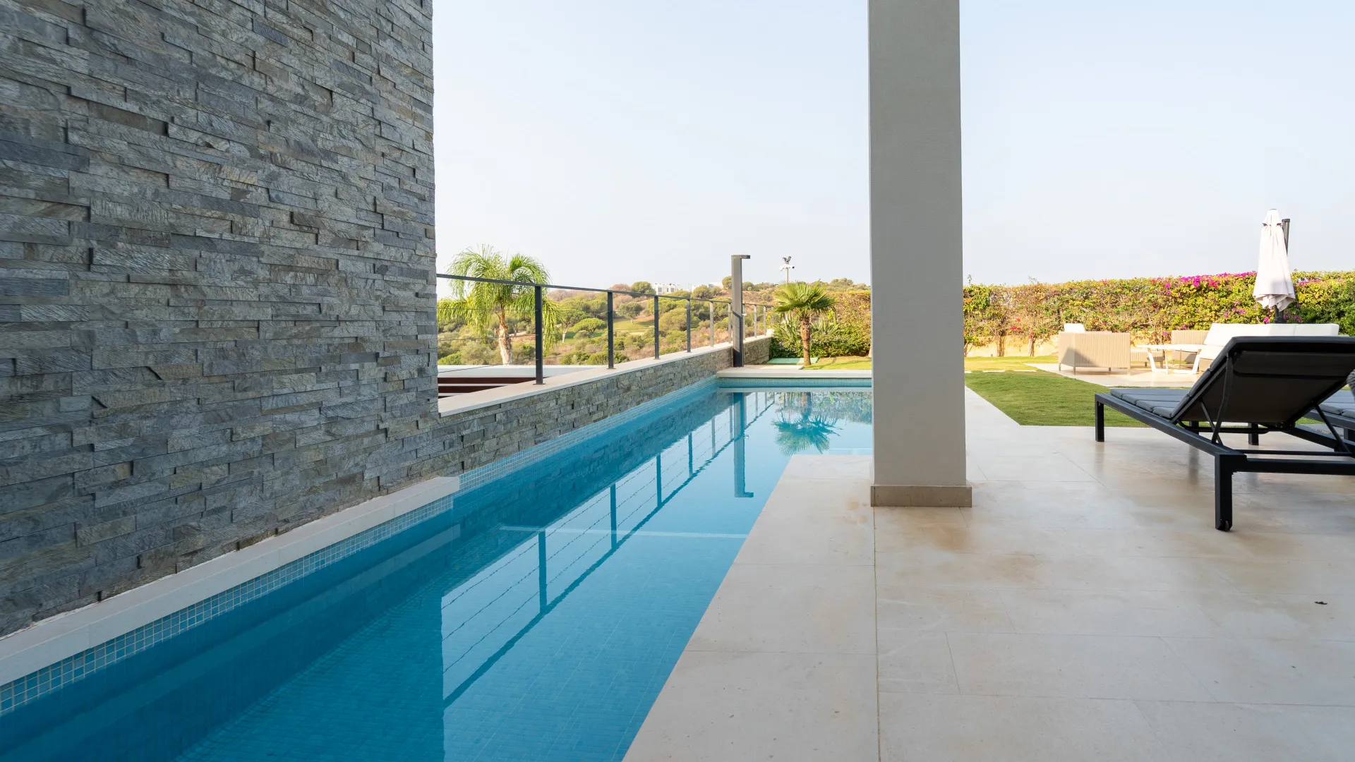 5 bedrooms semi detached villa for sale in Cabopino