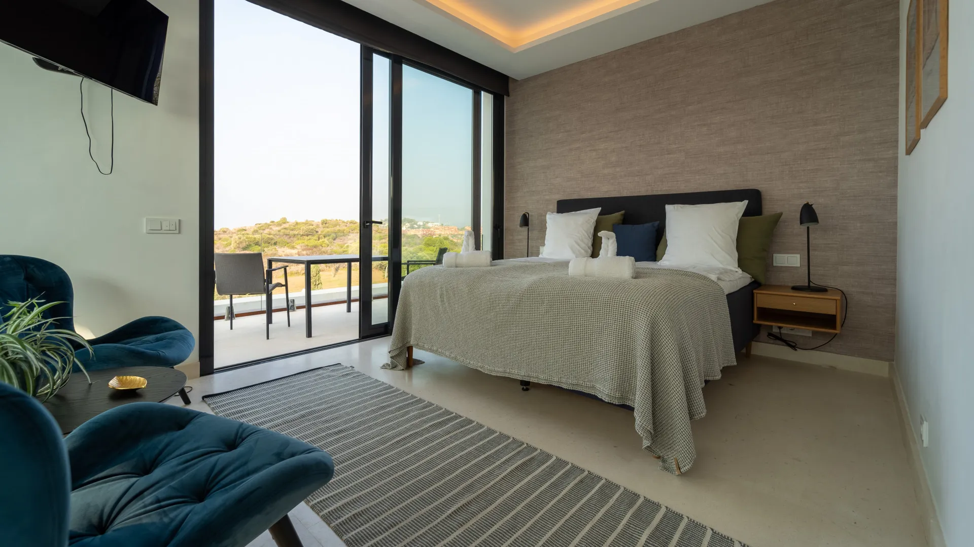 5 bedrooms semi detached villa for sale in Cabopino