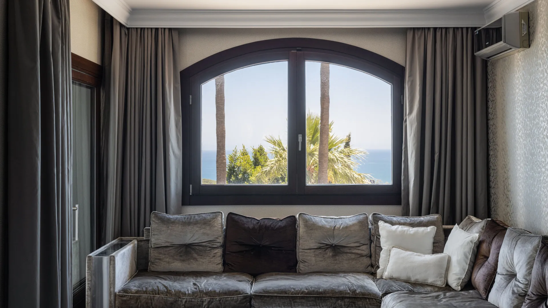 Se vende villa con 7 dormitorios en Hacienda las Chapas