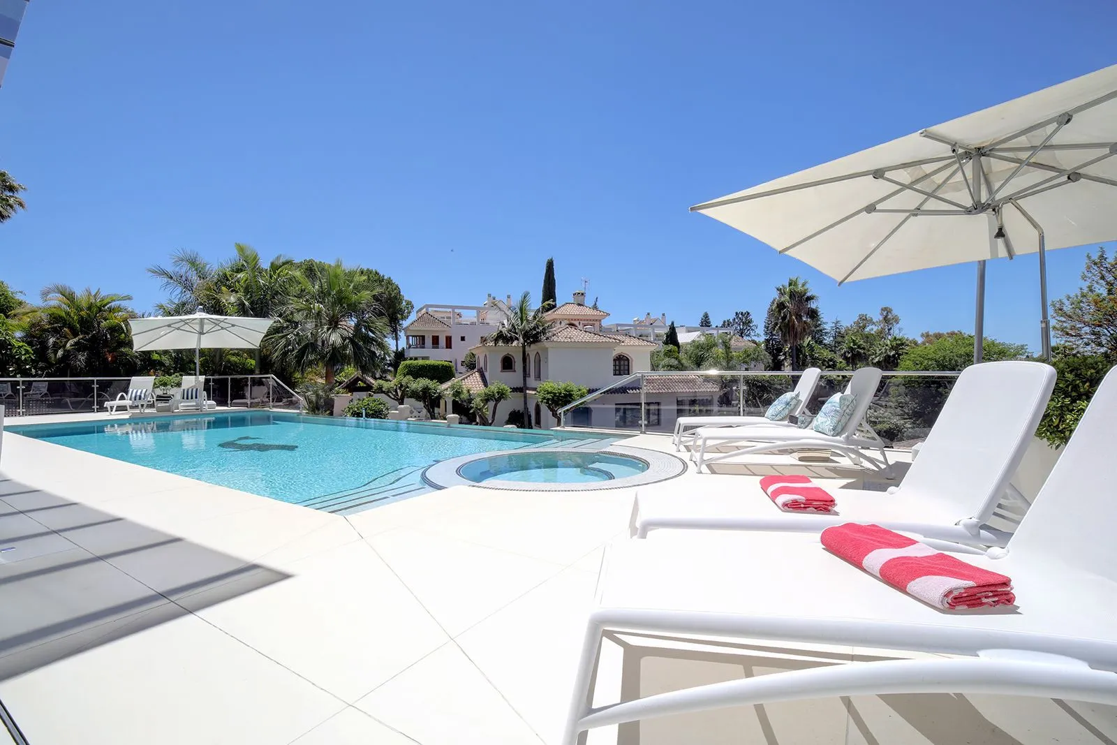 Comprar villa en Nueva Andalucia