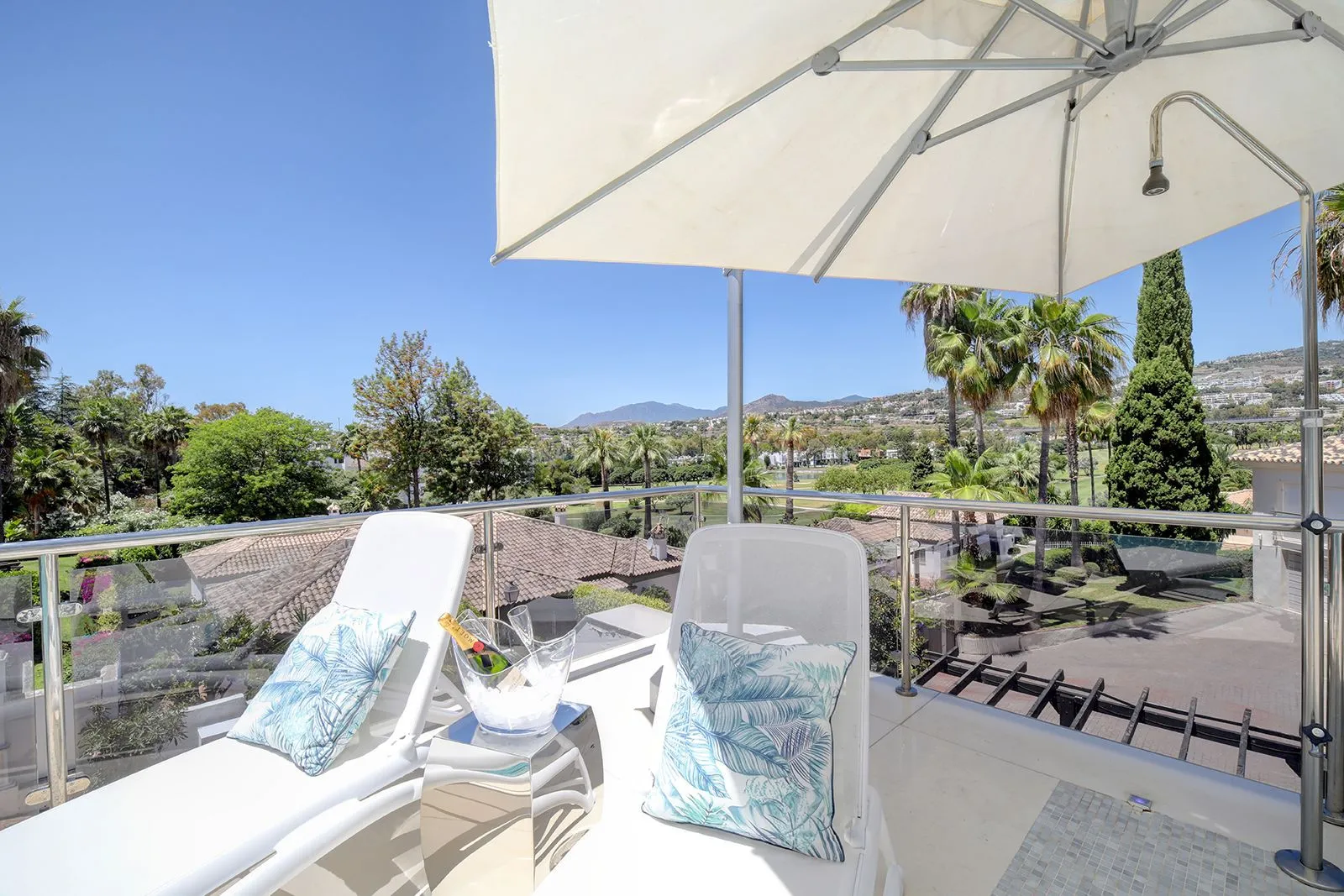 Comprar villa en Nueva Andalucia